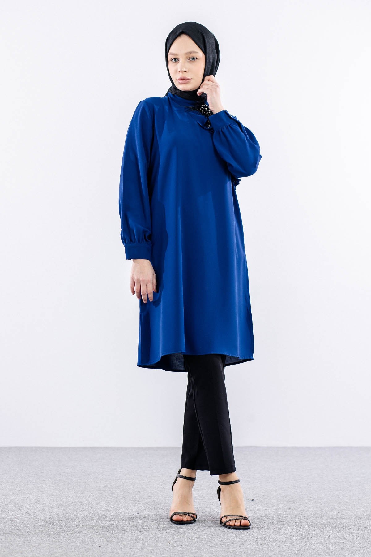 2425 Tunik 42-48 Broş - Saks