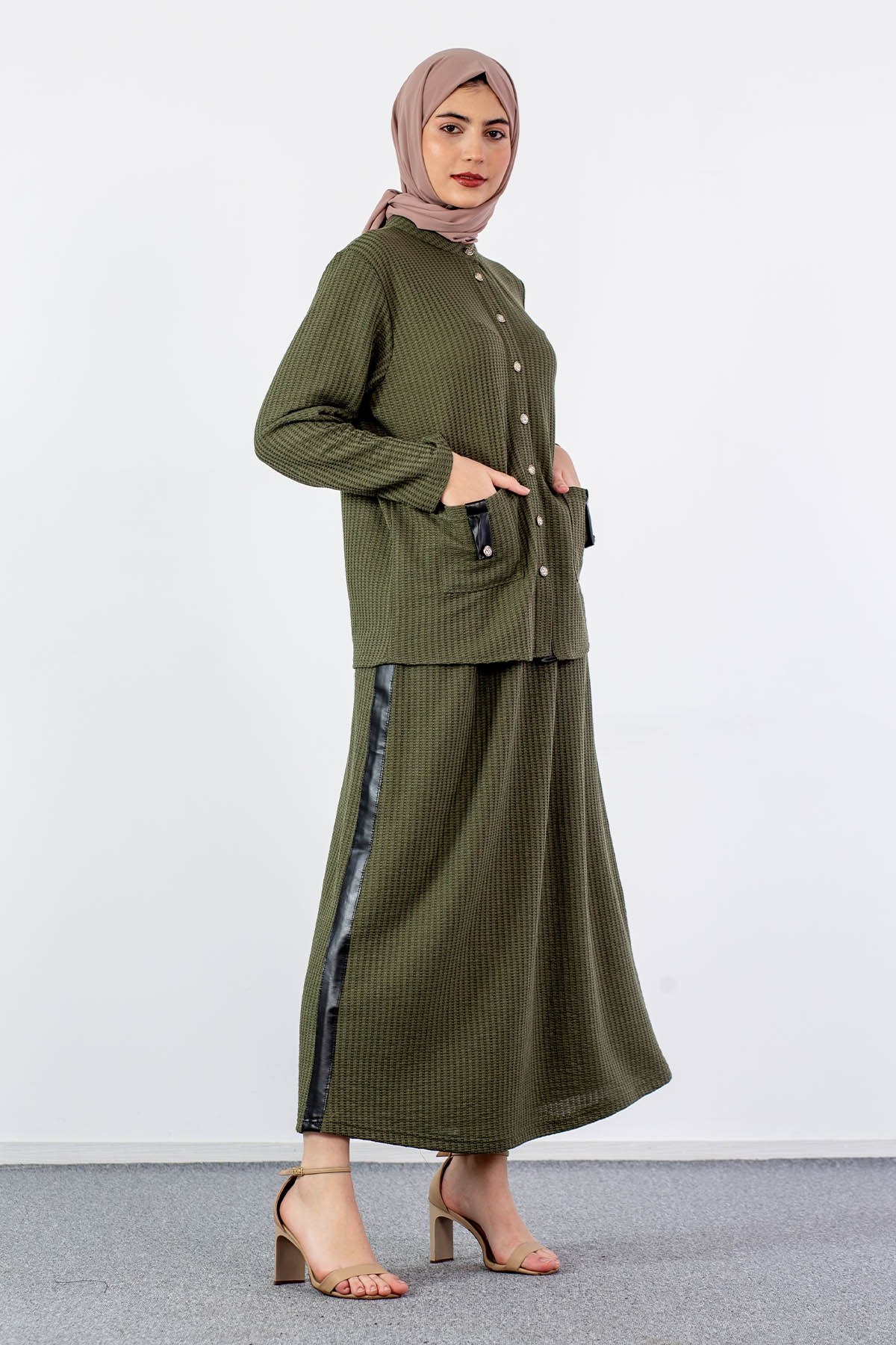 24270 E. Takım 44-46 - Haki
