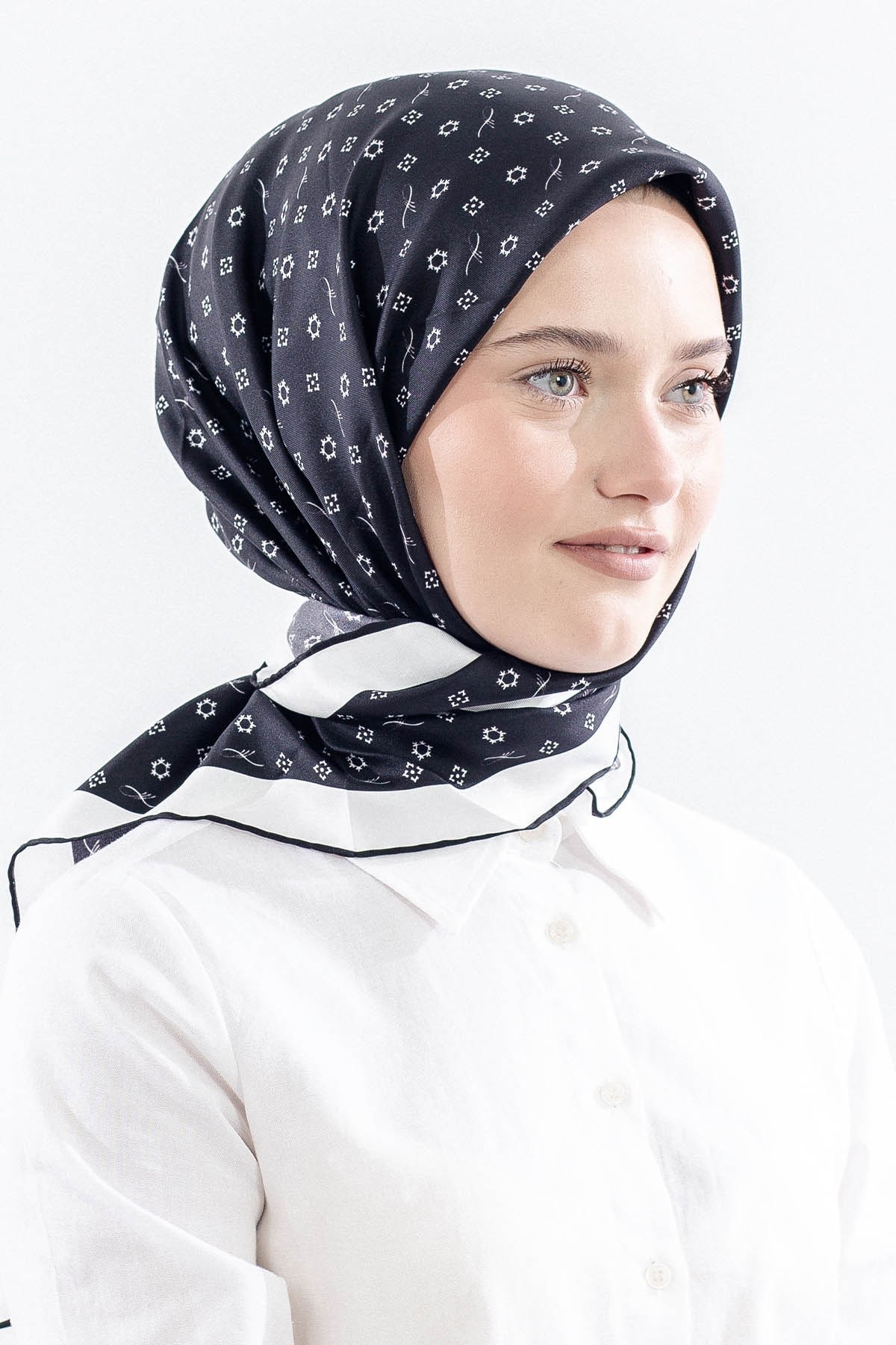 4639 İpek Eşarp Twill Kumaş Monogram - Siyah Beyaz