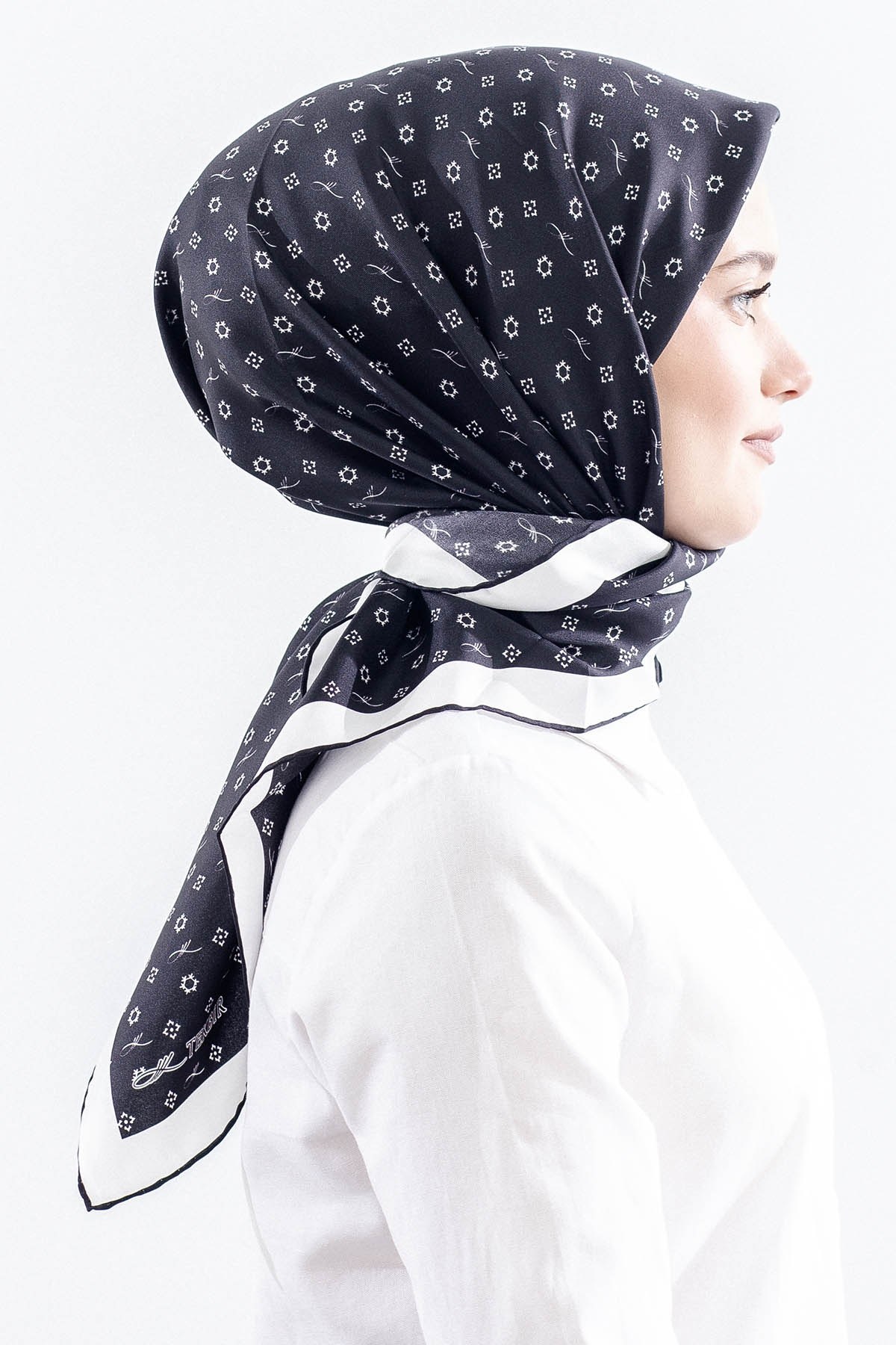 4639 İpek Eşarp Twill Kumaş Monogram - Siyah Beyaz