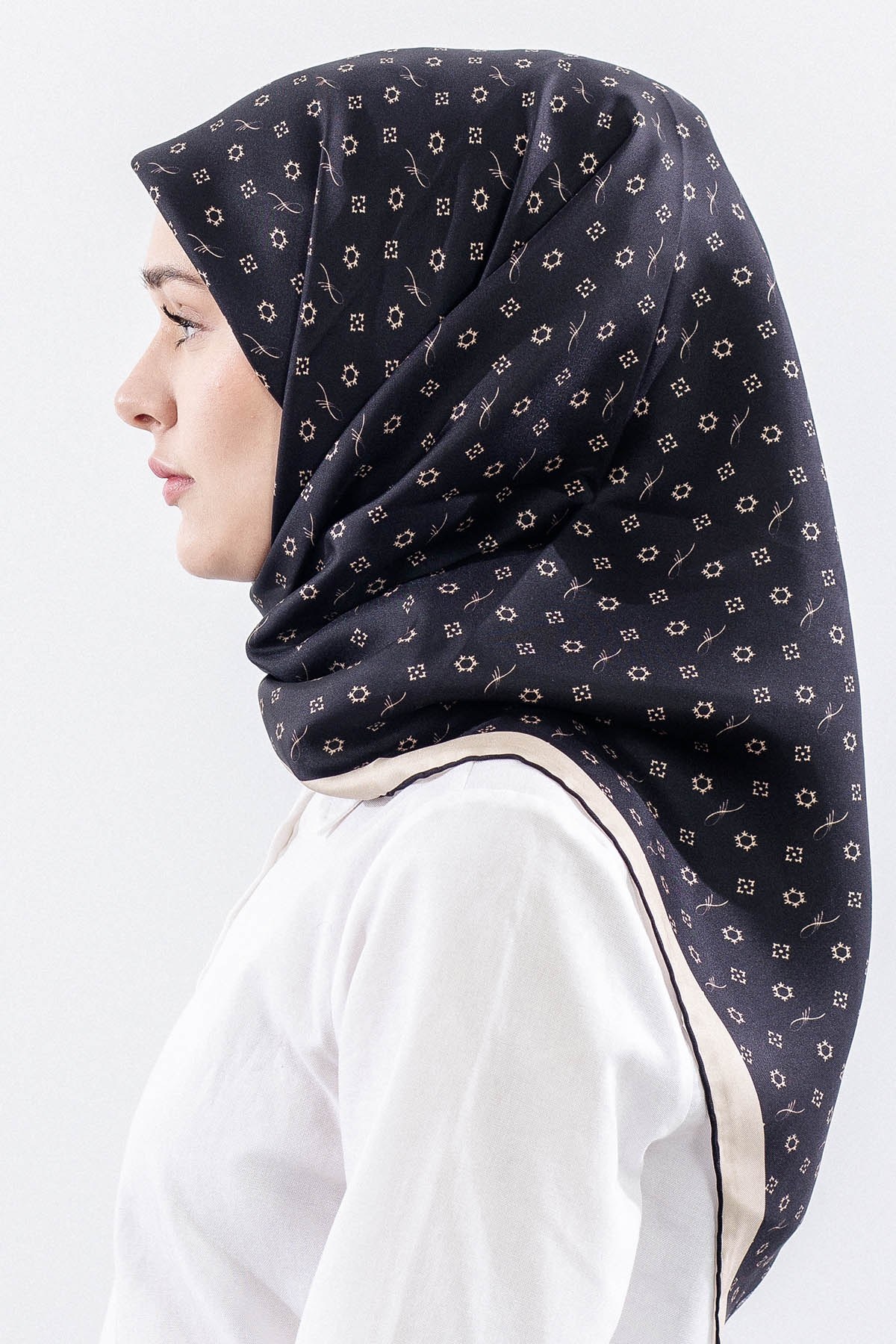 4639 İpek Eşarp Twill Kumaş Monogram - Siyah Gold