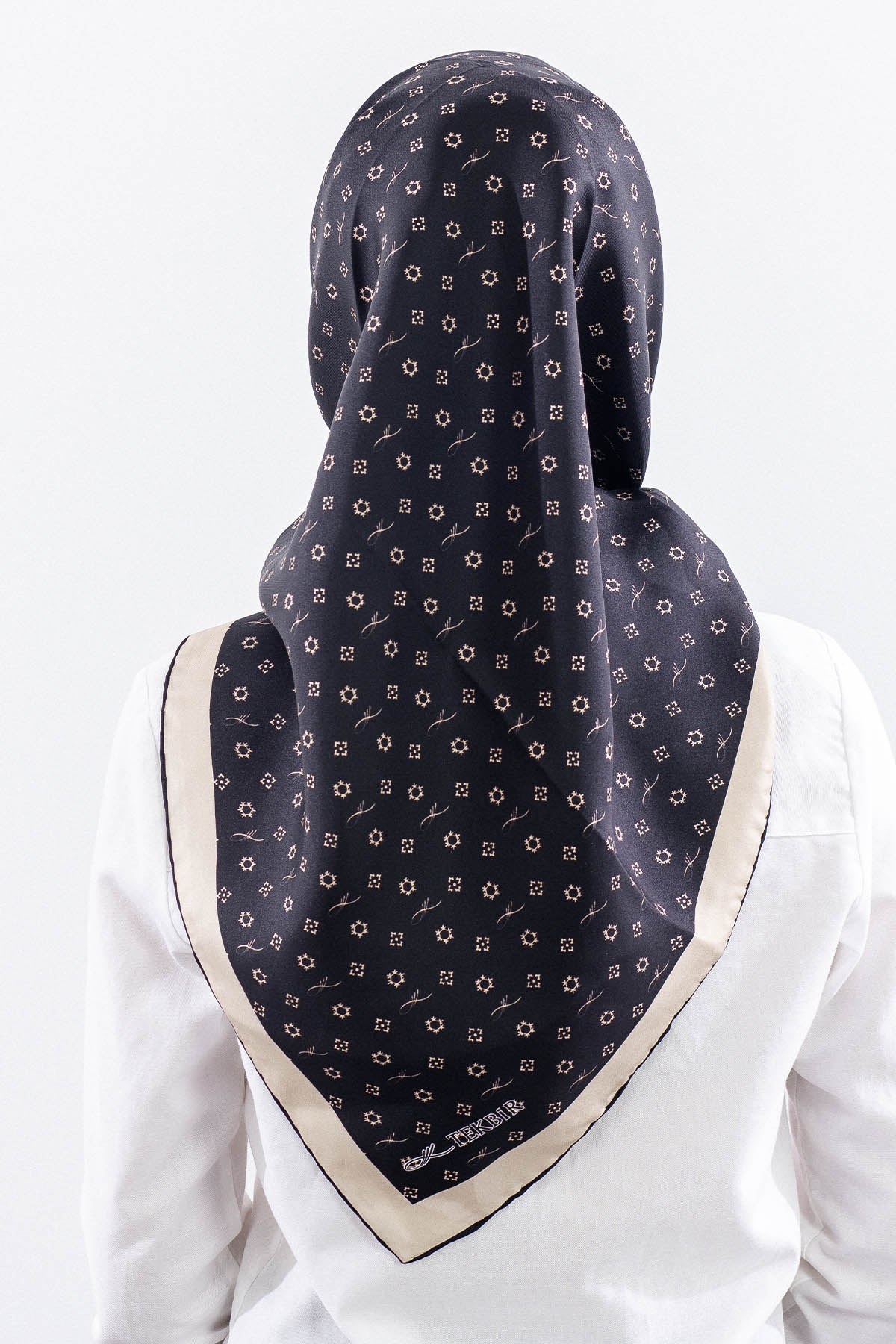 4639 İpek Eşarp Twill Kumaş Monogram - Siyah Gold