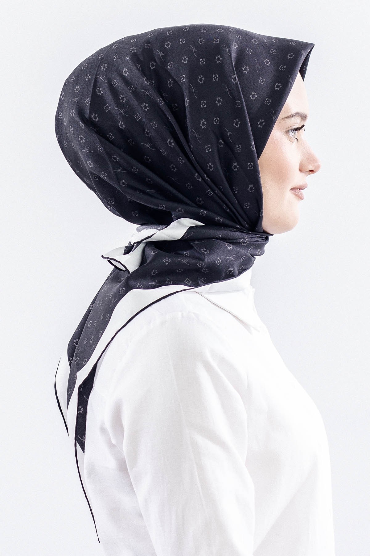 4639 İpek Eşarp Twill Kumaş Monogram - Siyah Gri