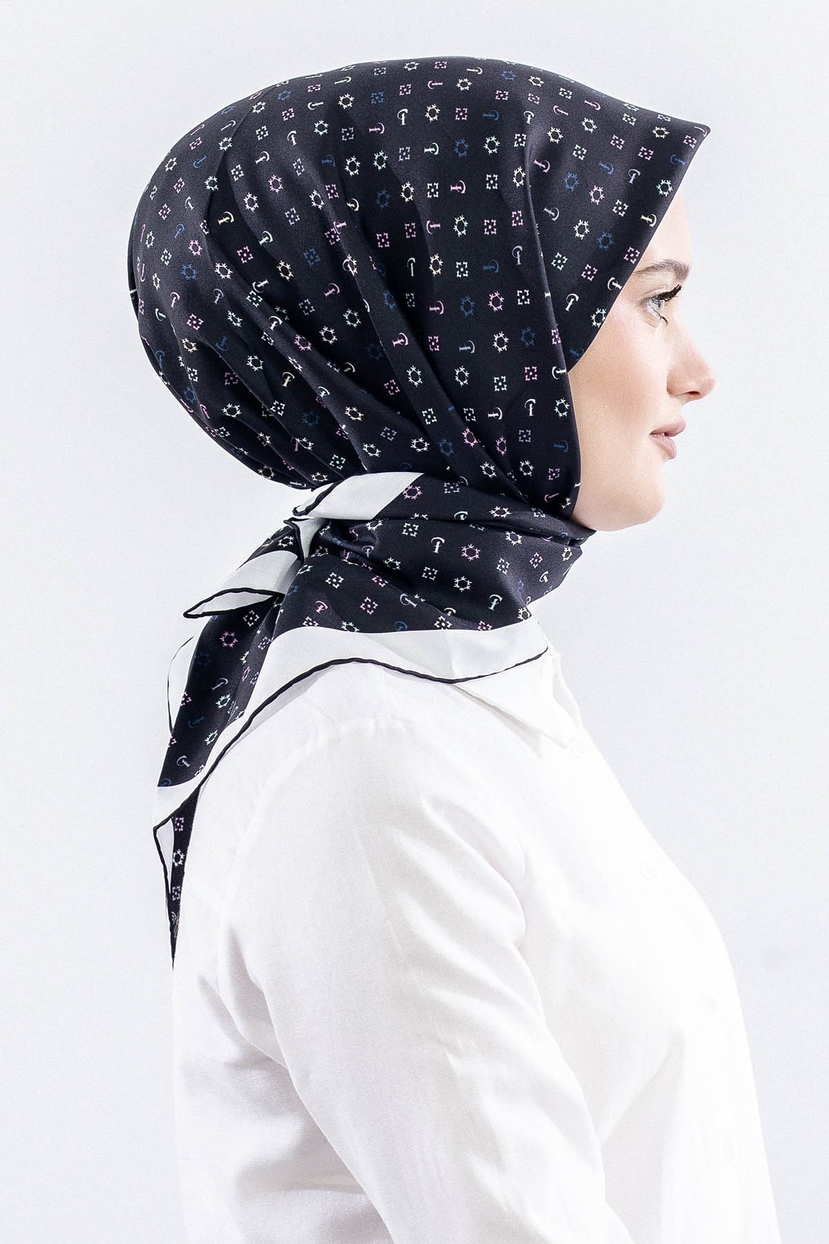 4639 İpek Eşarp Twill Kumaş Monogram - Siyah Renkli