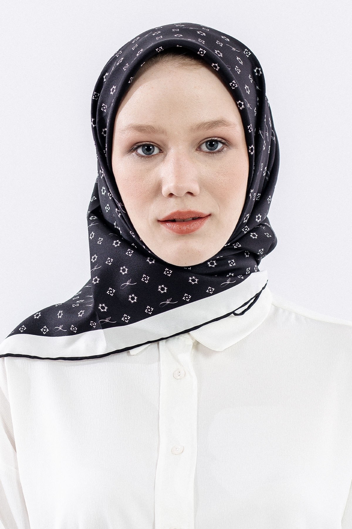 4639 Twill İpek Eşarp - Siyah Beyaz