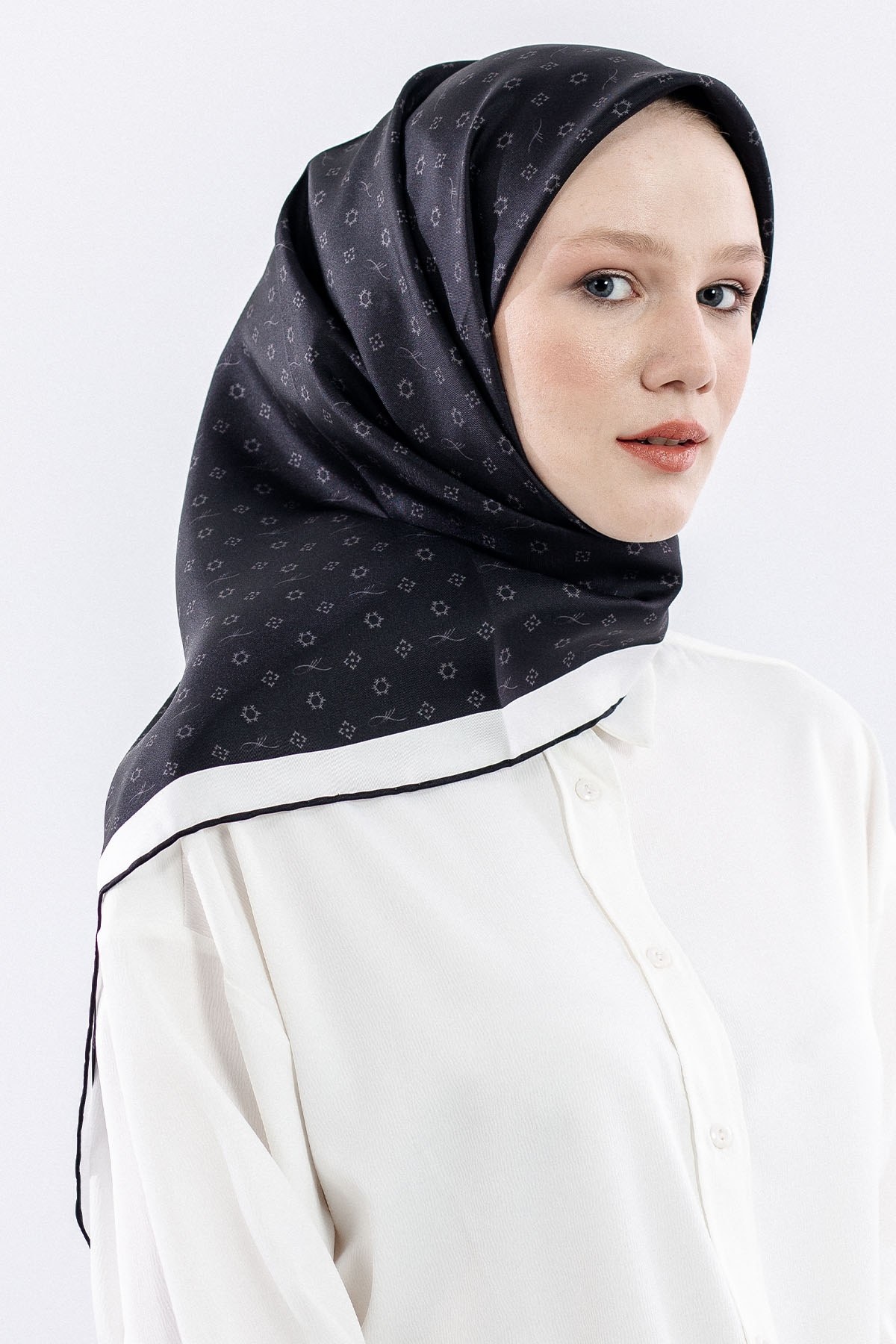 4639 Twill İpek Eşarp - Siyah Gri