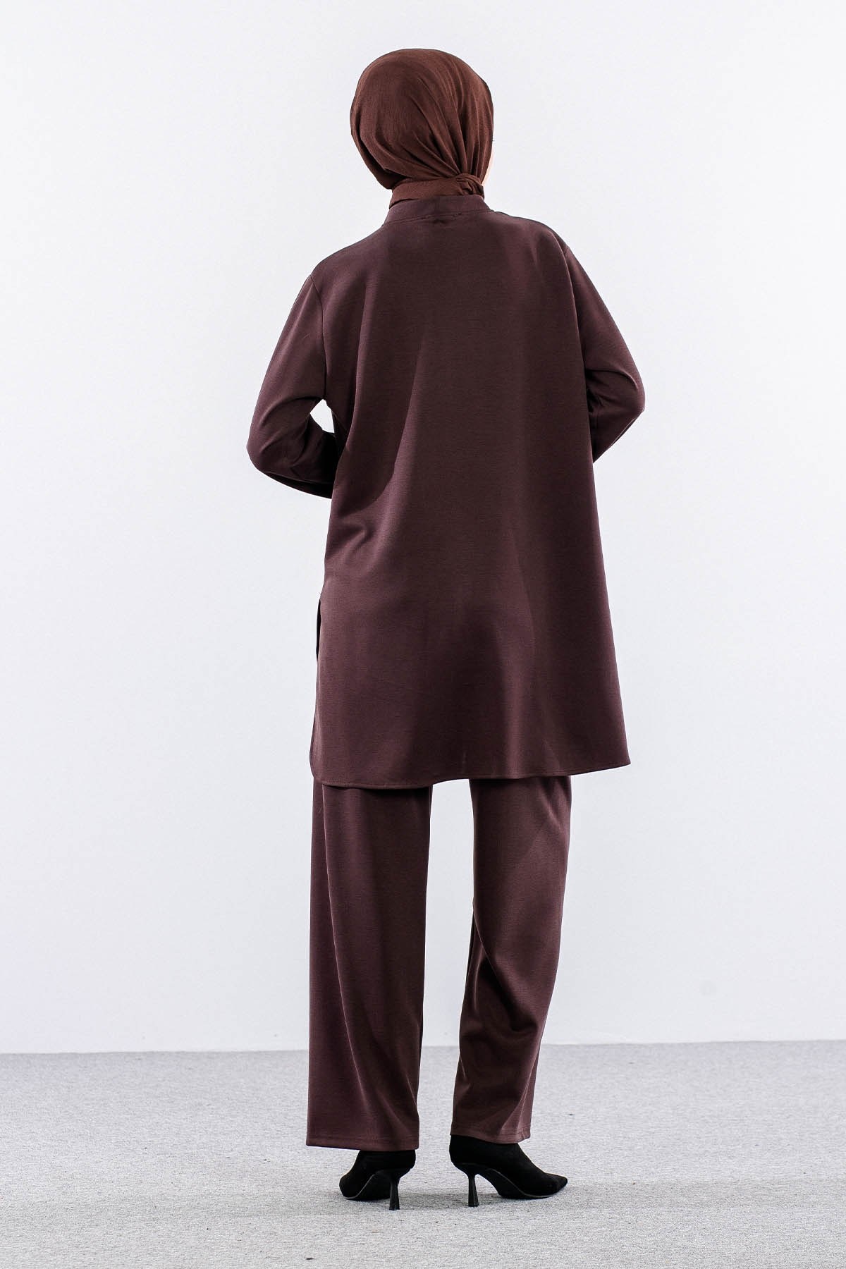 564 Takım 40-46 Düğme Detaylı - Kahve