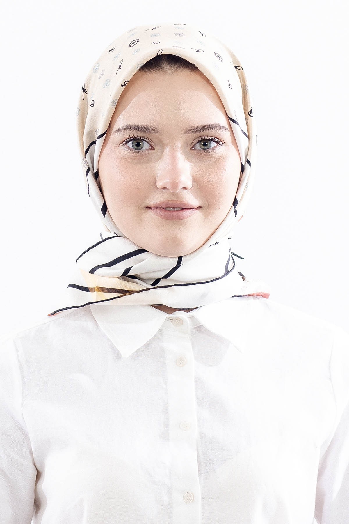 6795 İpek Eşarp Twill Kumaş Logo Çiçek Desen - Bej