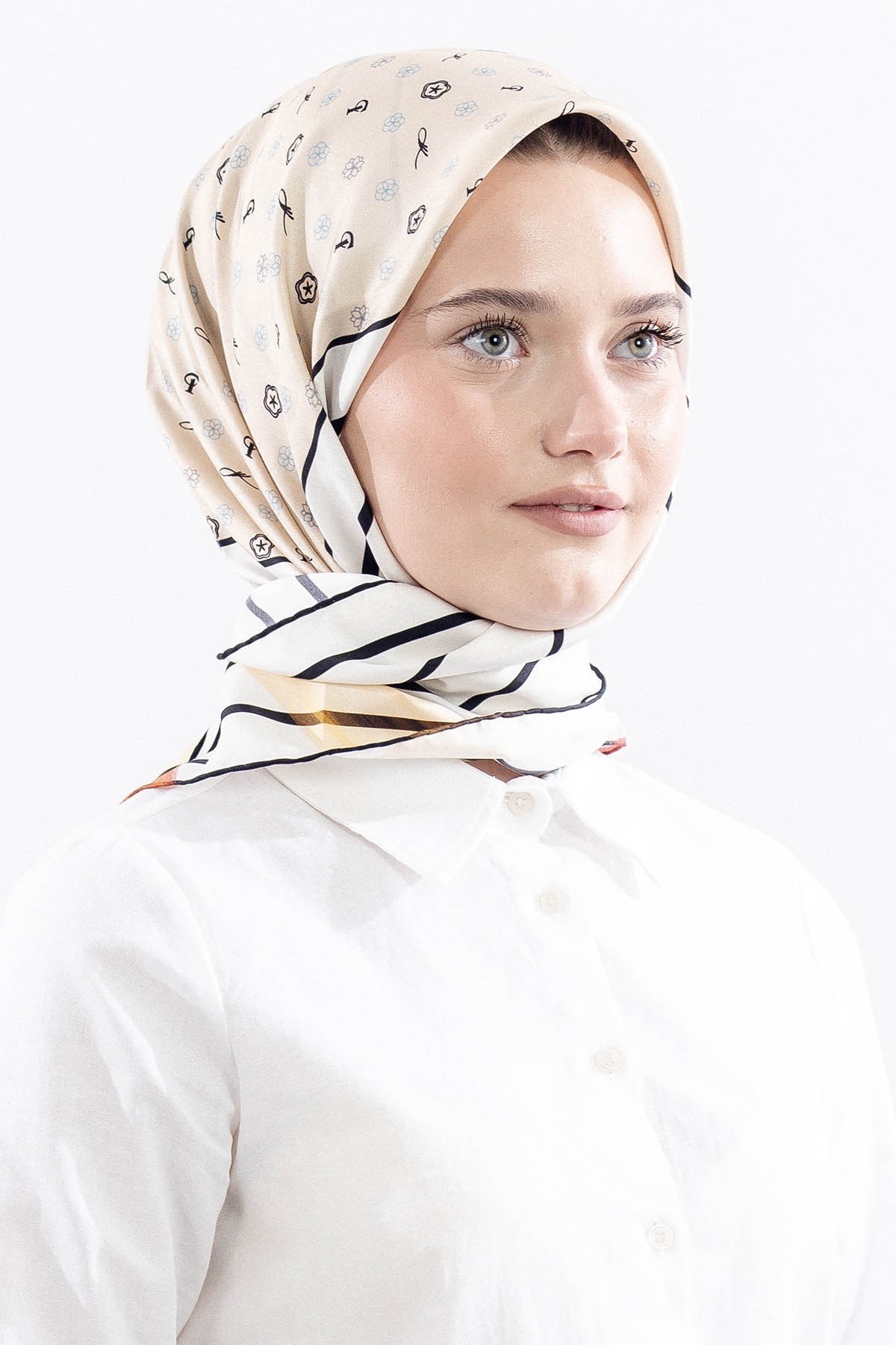 6795 İpek Eşarp Twill Kumaş Logo Çiçek Desen - Bej