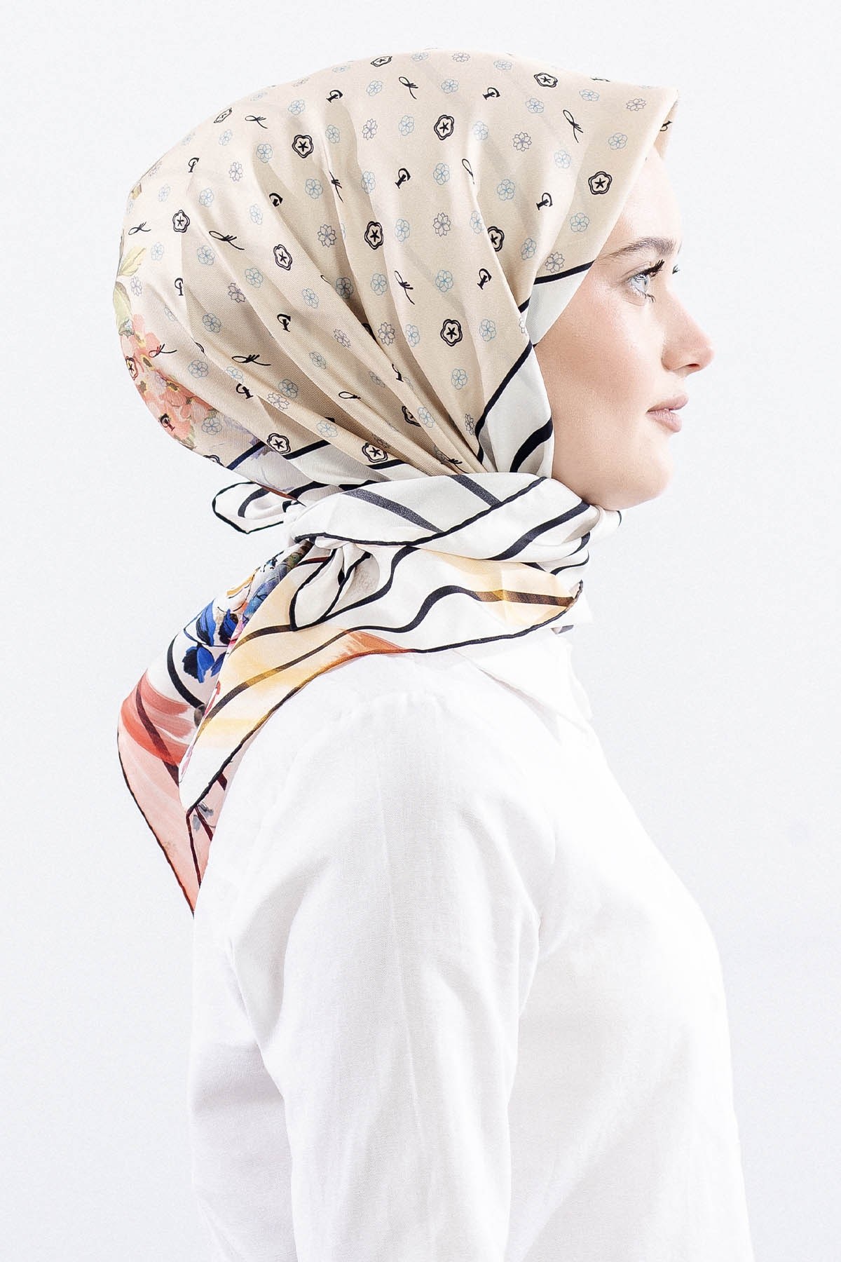 6795 İpek Eşarp Twill Kumaş Logo Çiçek Desen - Bej