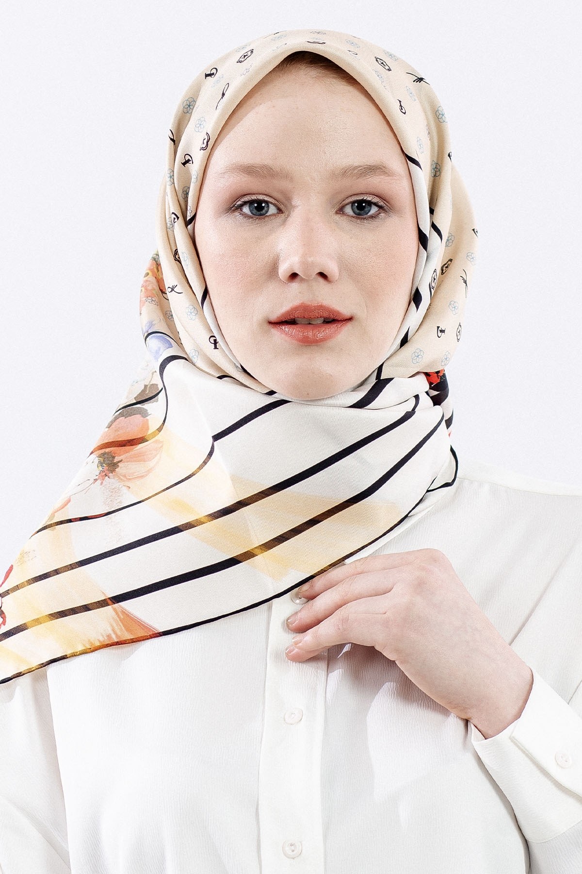 6795 Twill İpek Eşarp Logo - Bej