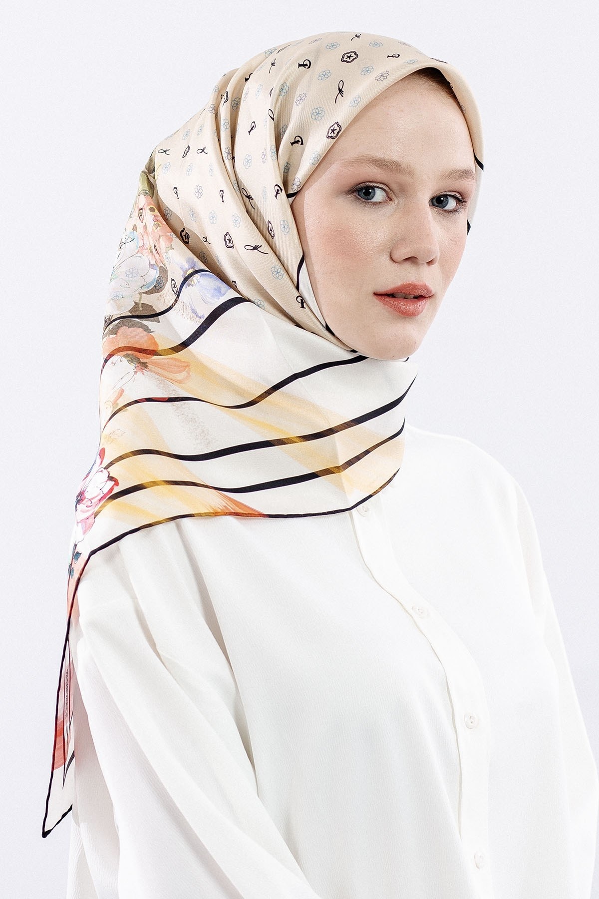 6795 Twill İpek Eşarp Logo - Bej