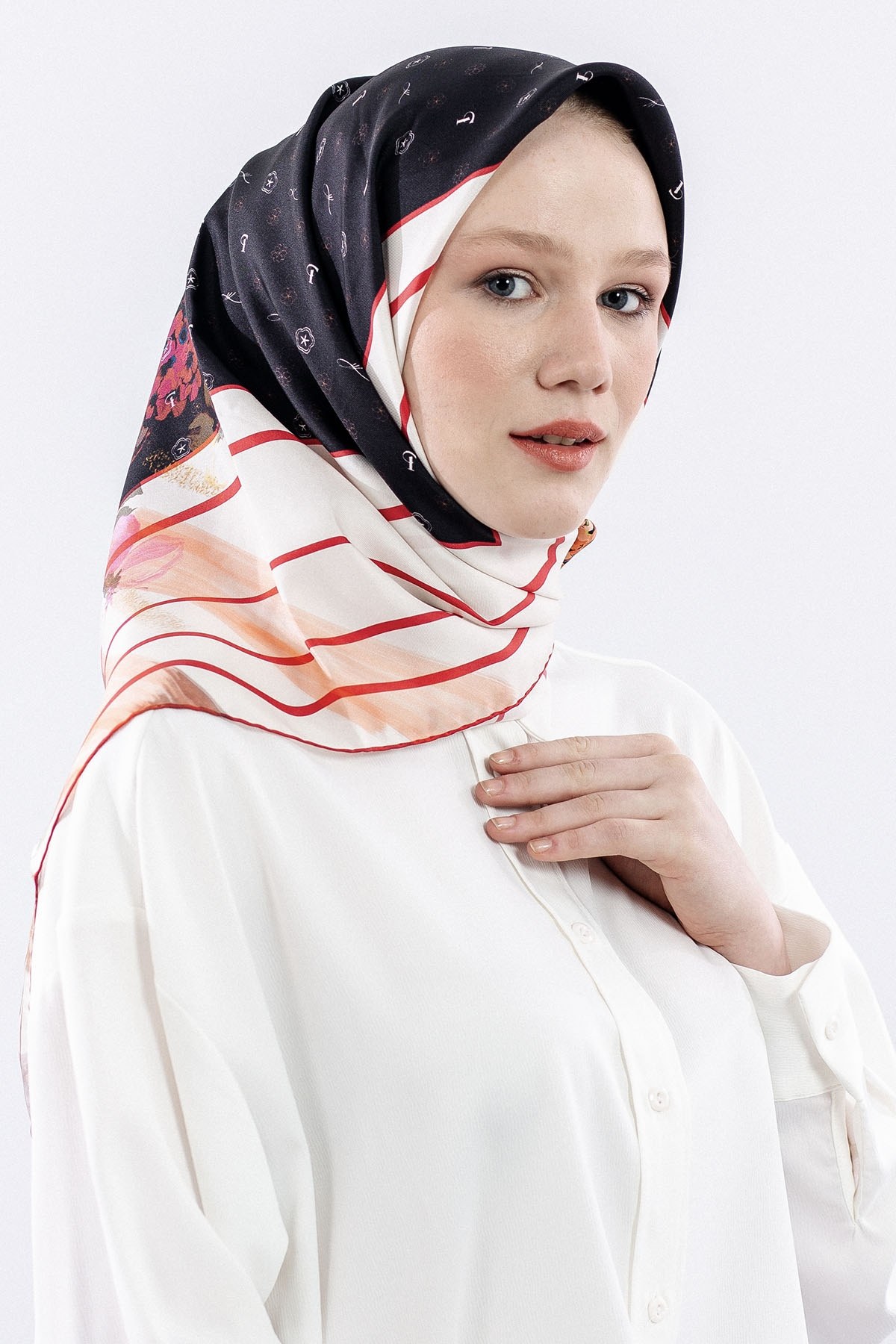 6795 Twill İpek Eşarp Logo - Siyah Kırmızı