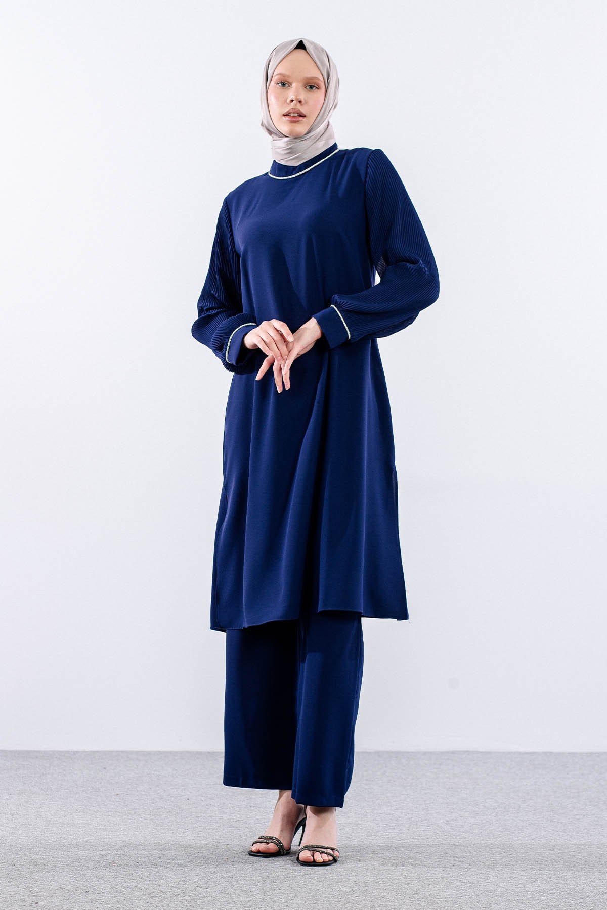 7688 Takım 42-50 Kolu Pilise Detay - Saks