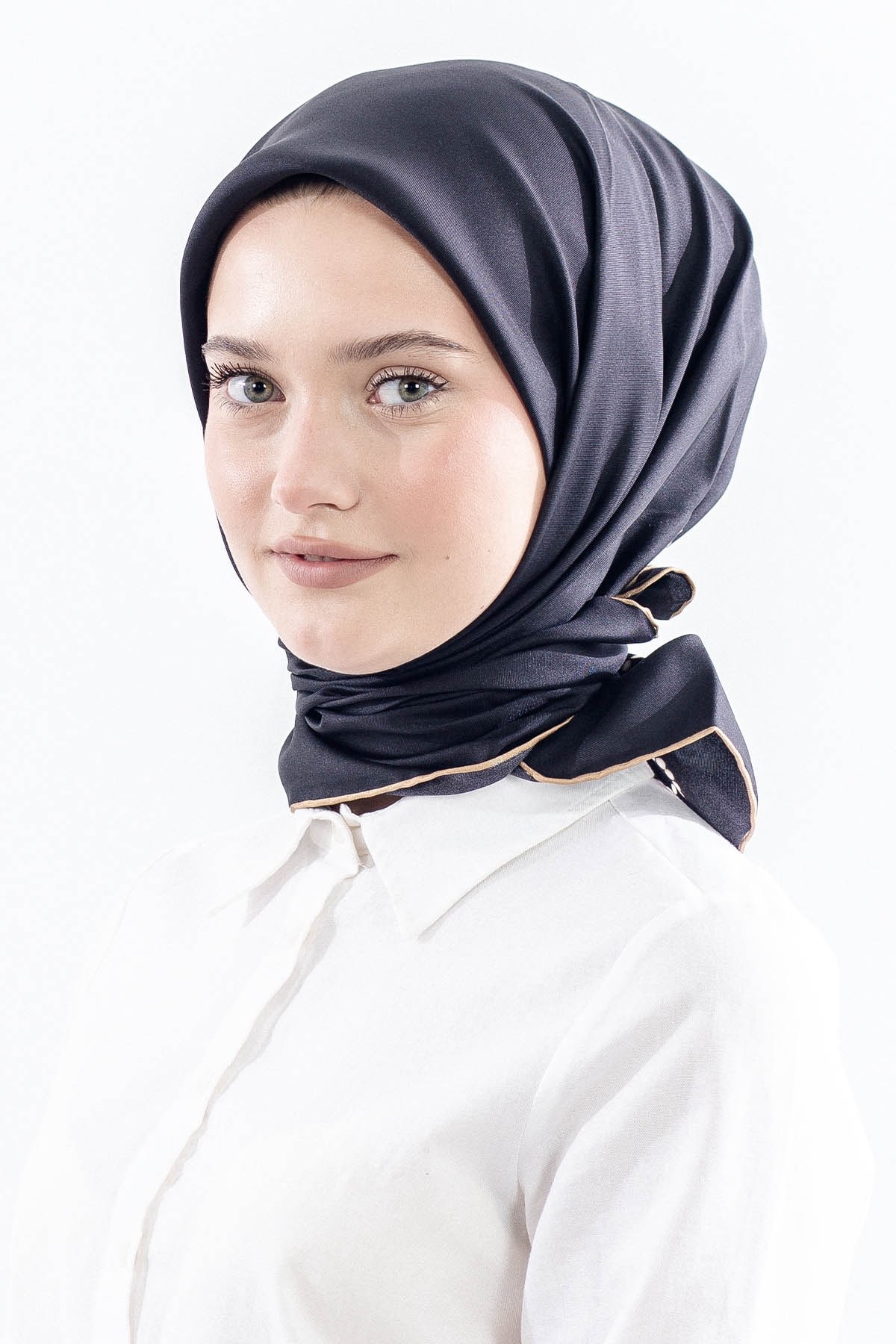 Dg111109 İpek Eşarp Twill Kumaş Kenarı Gül Desen - Siyah Bej