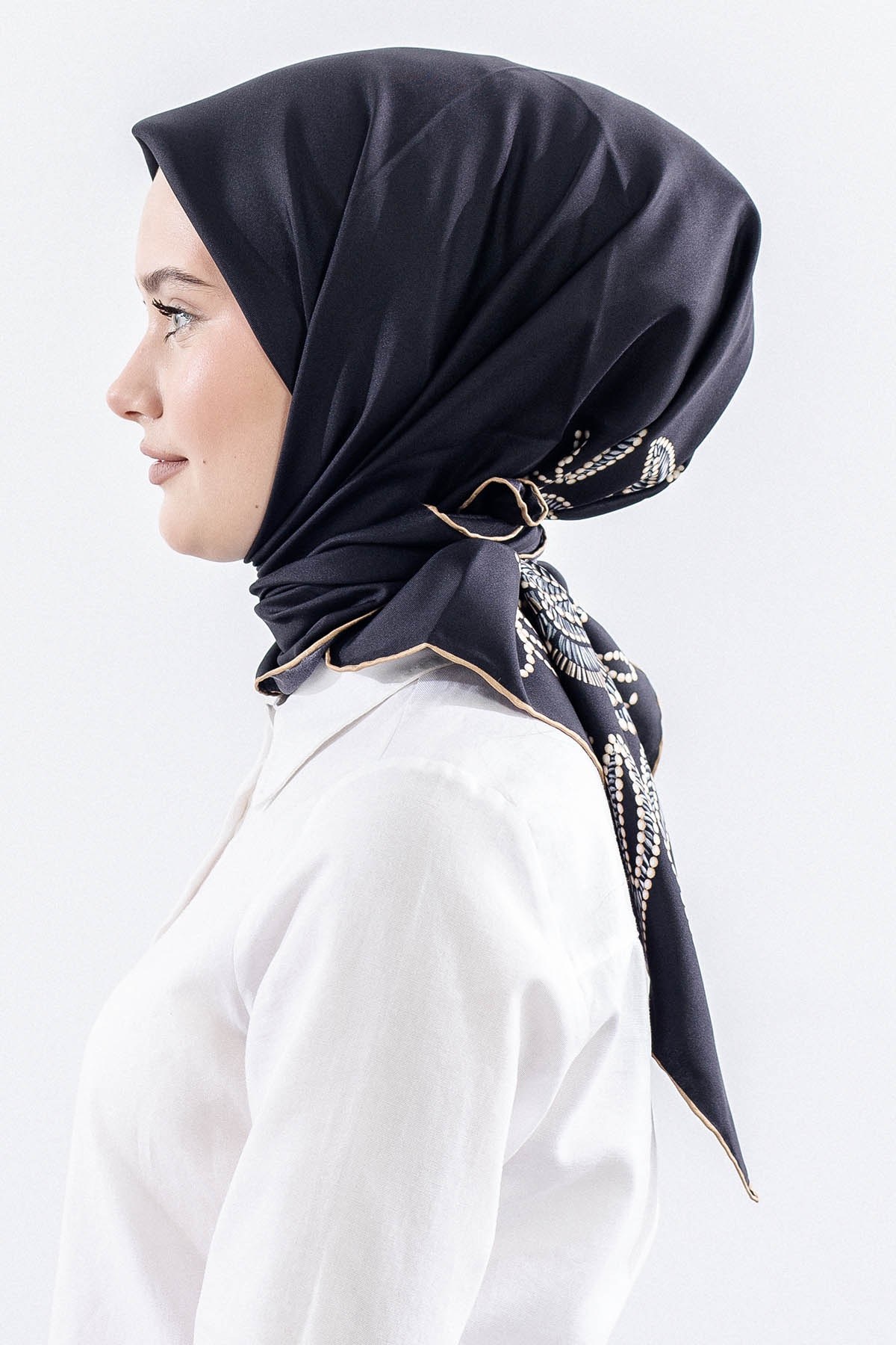 Dg111109 İpek Eşarp Twill Kumaş Kenarı Gül Desen - Siyah Bej