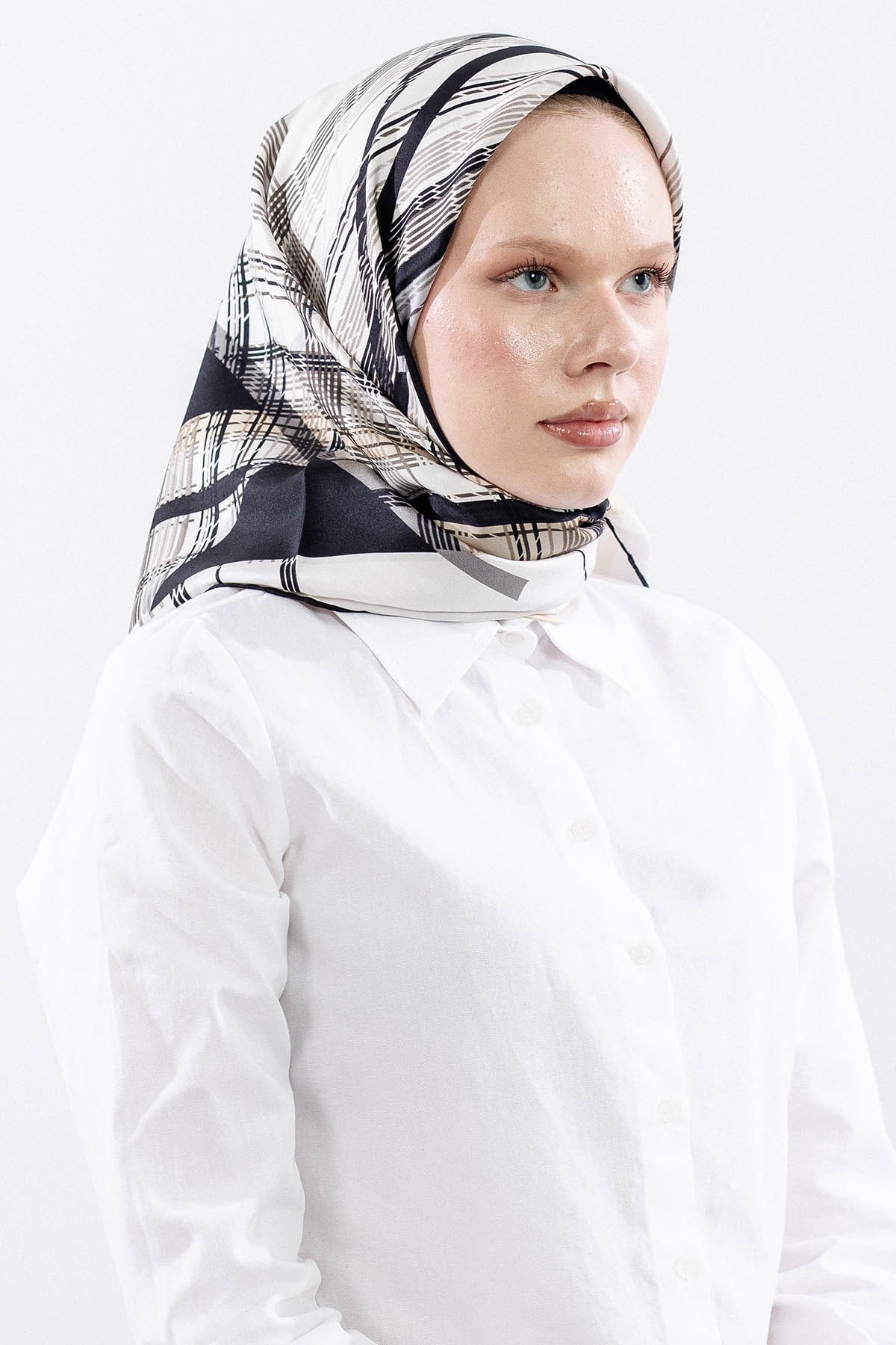 Dg11114 İpek Eşarp 90*90 Twill Çizgi - Siyah Gri