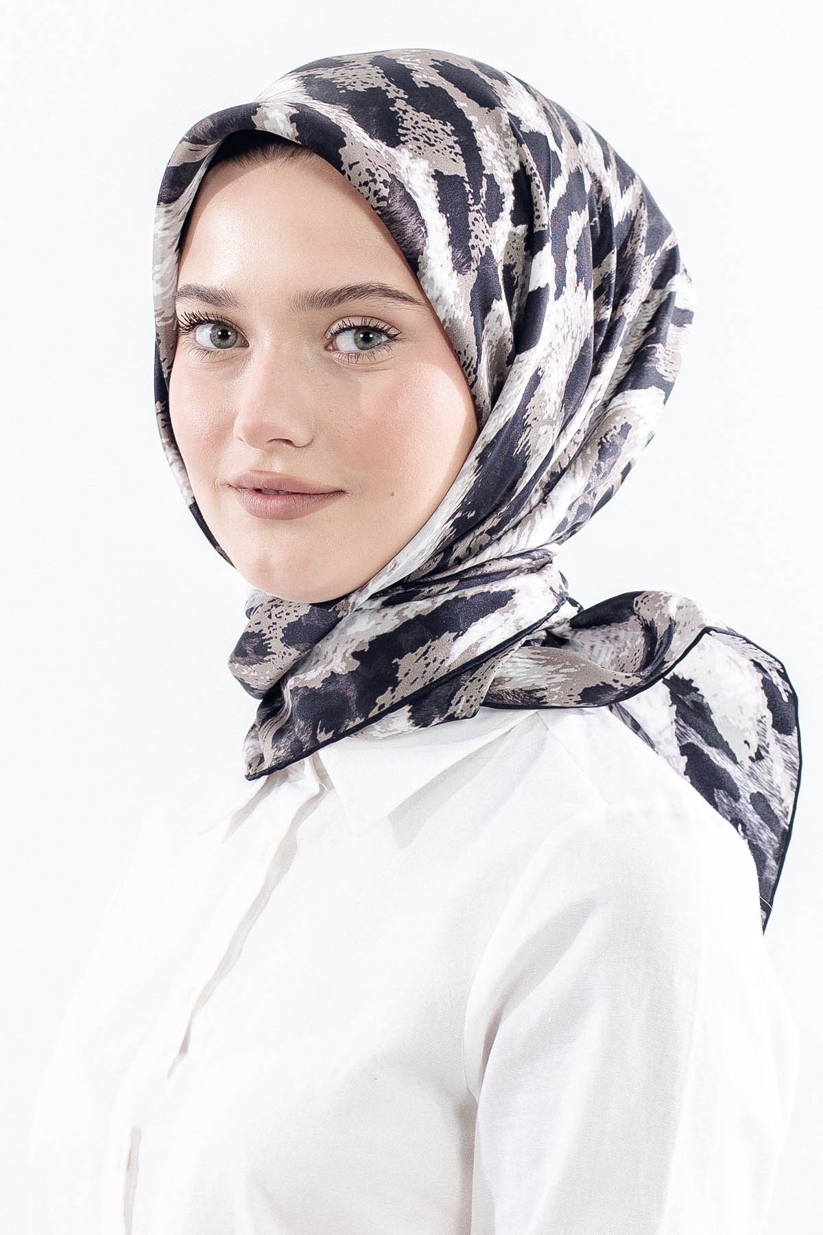 Dg11465 İpek Eşarp Twill Kumaş Leopar Desen - Siyah Gri