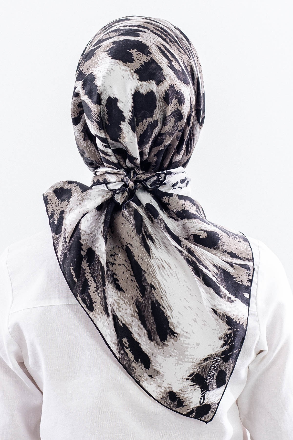 Dg11465 İpek Eşarp Twill Kumaş Leopar Desen - Siyah Gri