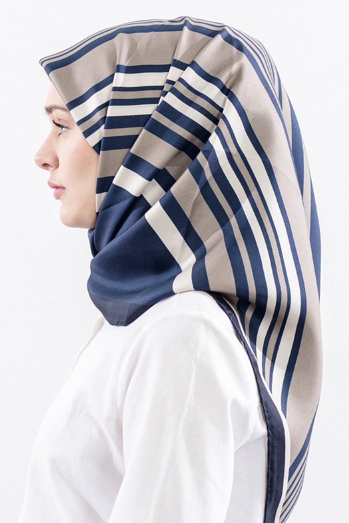 Dg13139 İpek Eşarp Çizgi Desen Twill Kumaş - Lacivert Taş