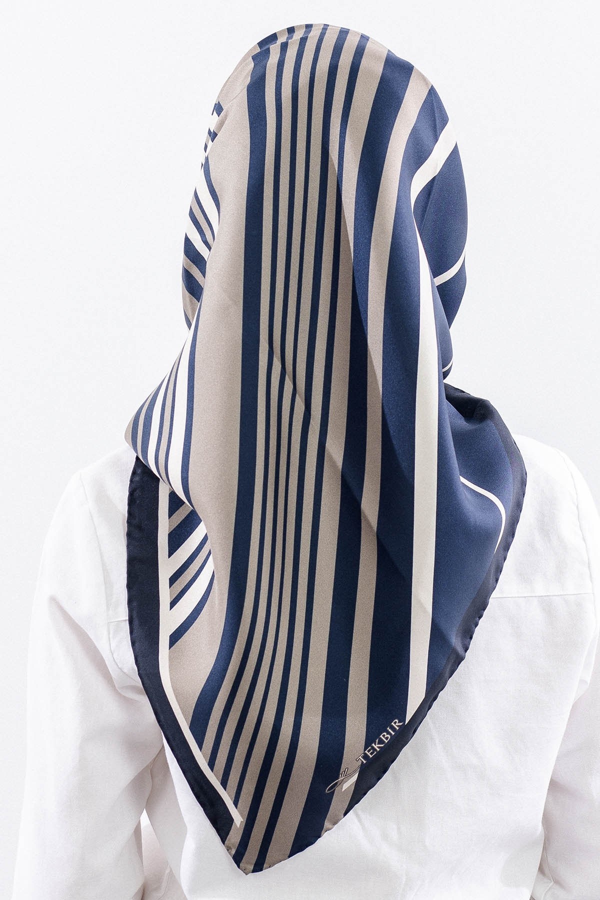 Dg13139 İpek Eşarp Çizgi Desen Twill Kumaş - Lacivert Taş