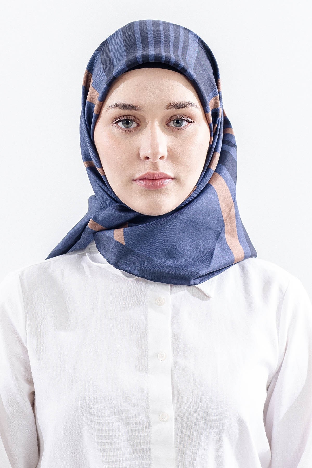 Dg13139 İpek Eşarp Çizgi Desen Twill Kumaş - Lacivert Vizon