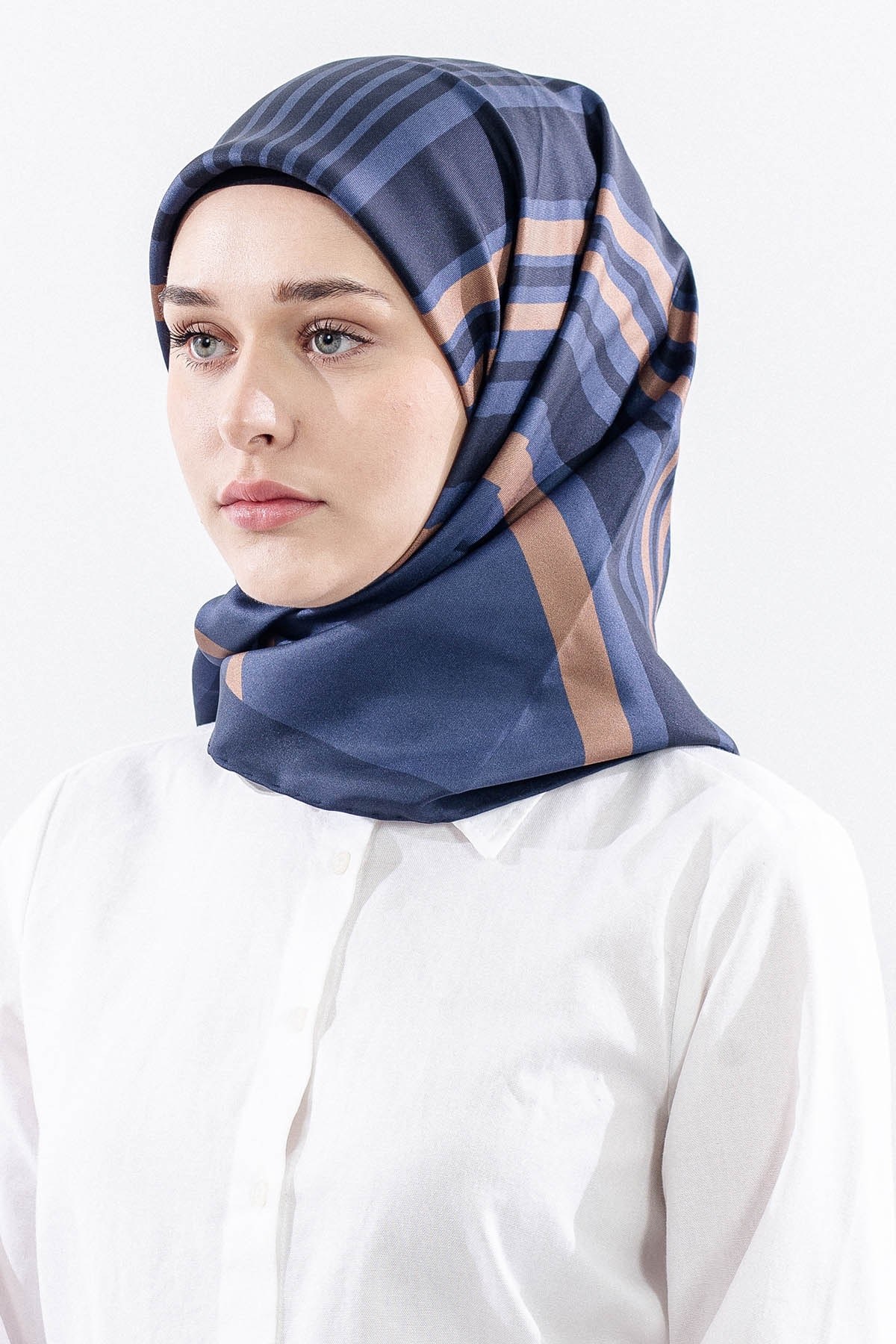 Dg13139 İpek Eşarp Çizgi Desen Twill Kumaş - Lacivert Vizon