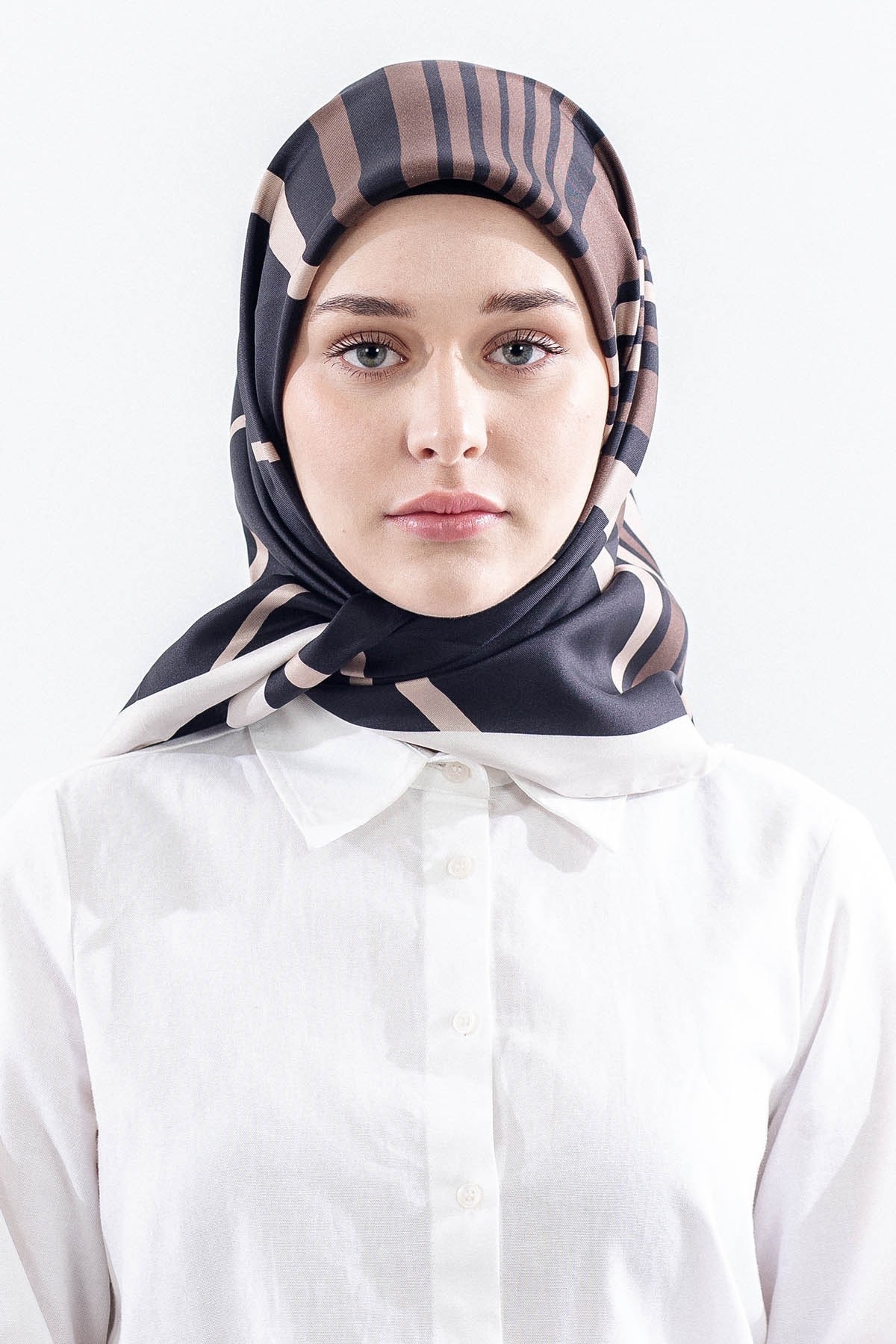 Dg13139 İpek Eşarp Çizgi Desen Twill Kumaş - Siyah Bej