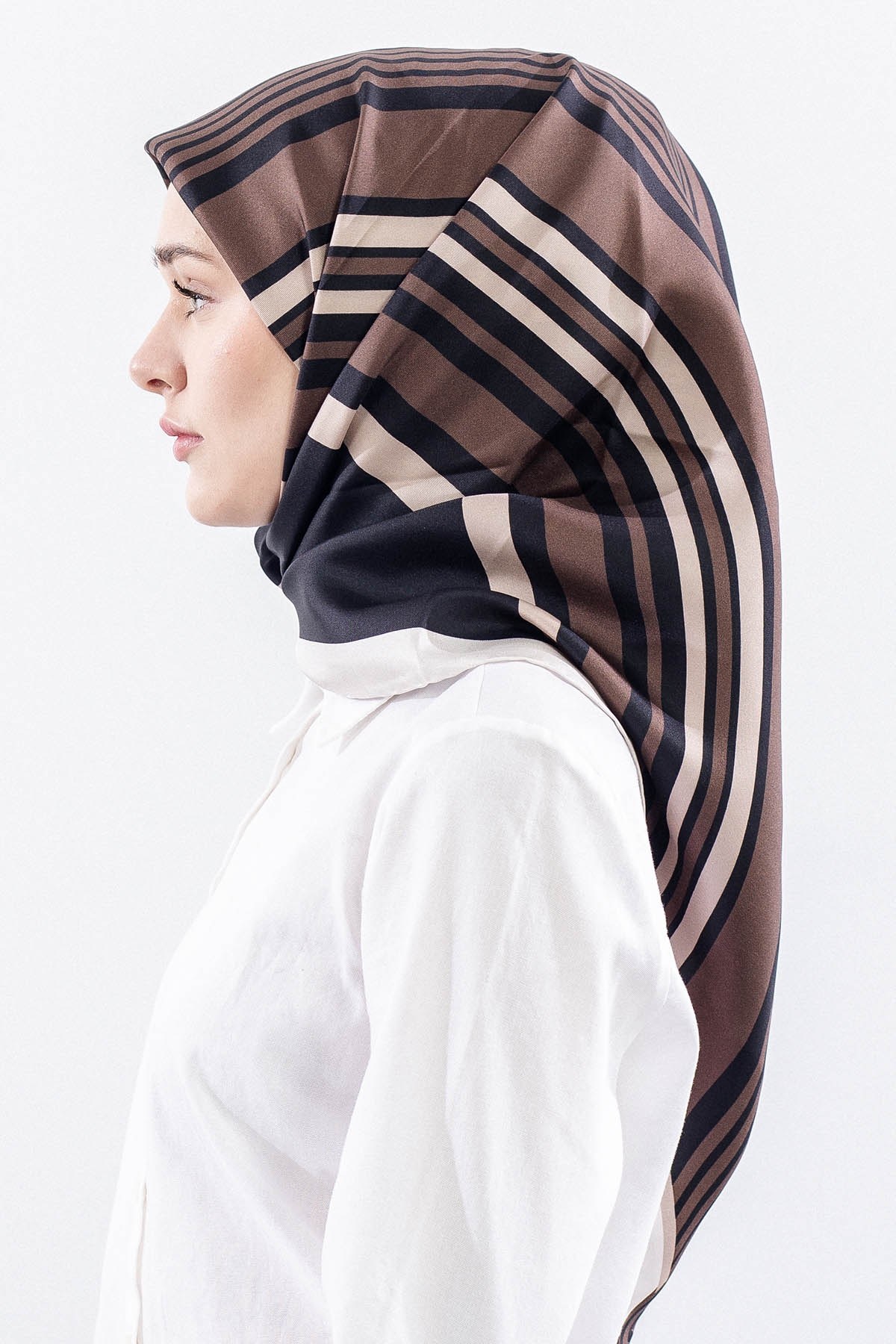 Dg13139 İpek Eşarp Çizgi Desen Twill Kumaş - Siyah Bej