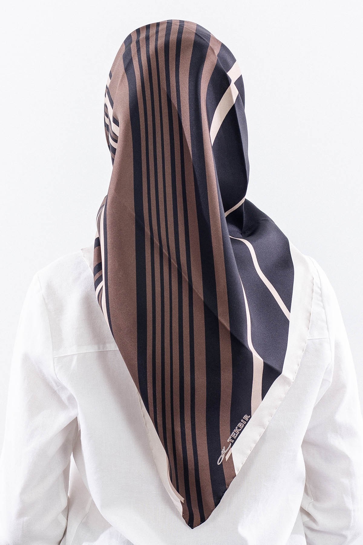 Dg13139 İpek Eşarp Çizgi Desen Twill Kumaş - Siyah Bej