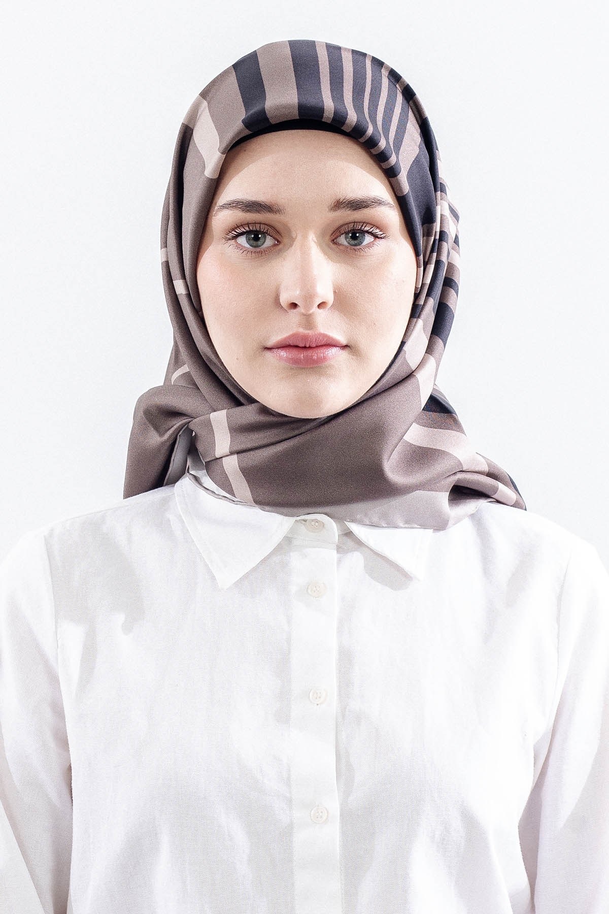 Dg13139 İpek Eşarp Çizgi Desen Twill Kumaş - Vizon