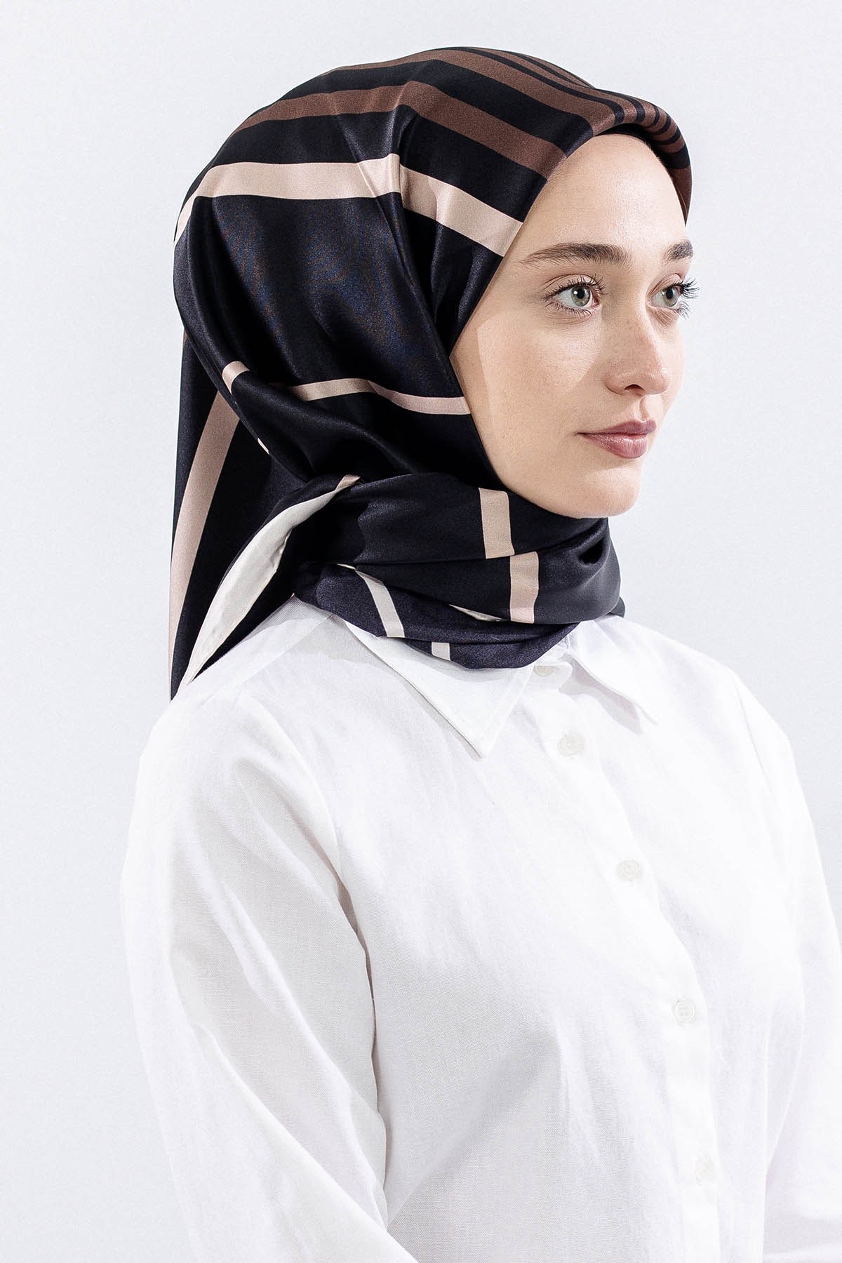 Dg13139 İpek Eşarp Çizgi Twill Kumaş - Siyah Bej