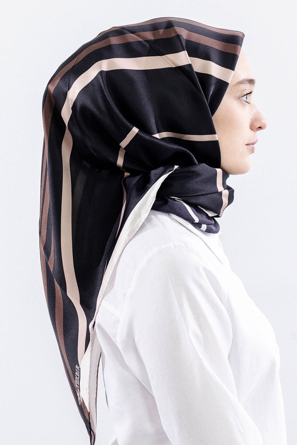 Dg13139 İpek Eşarp Çizgi Twill Kumaş - Siyah Bej