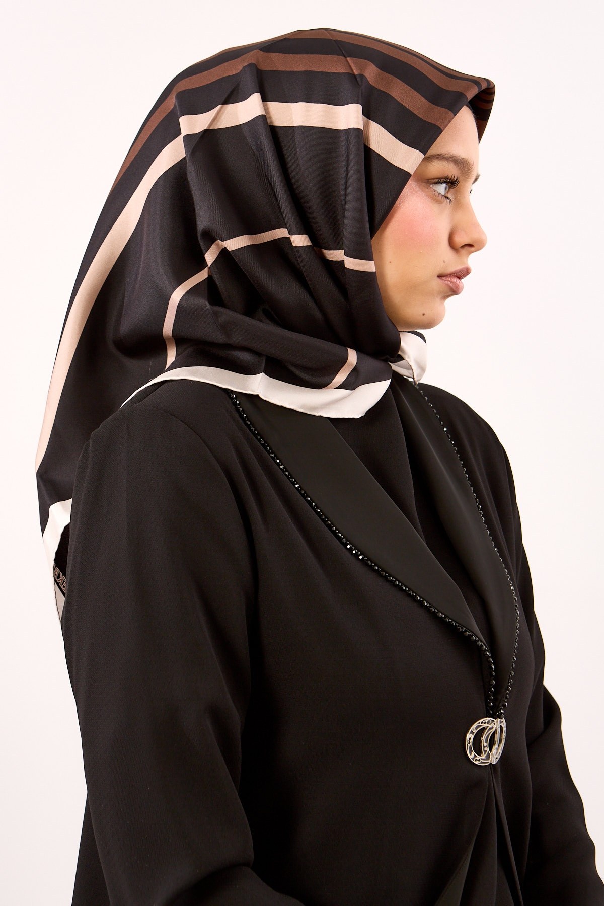 Dg13139 İpek Eşarp Twill Kumaş Çizgi Desen - Siyah Bej