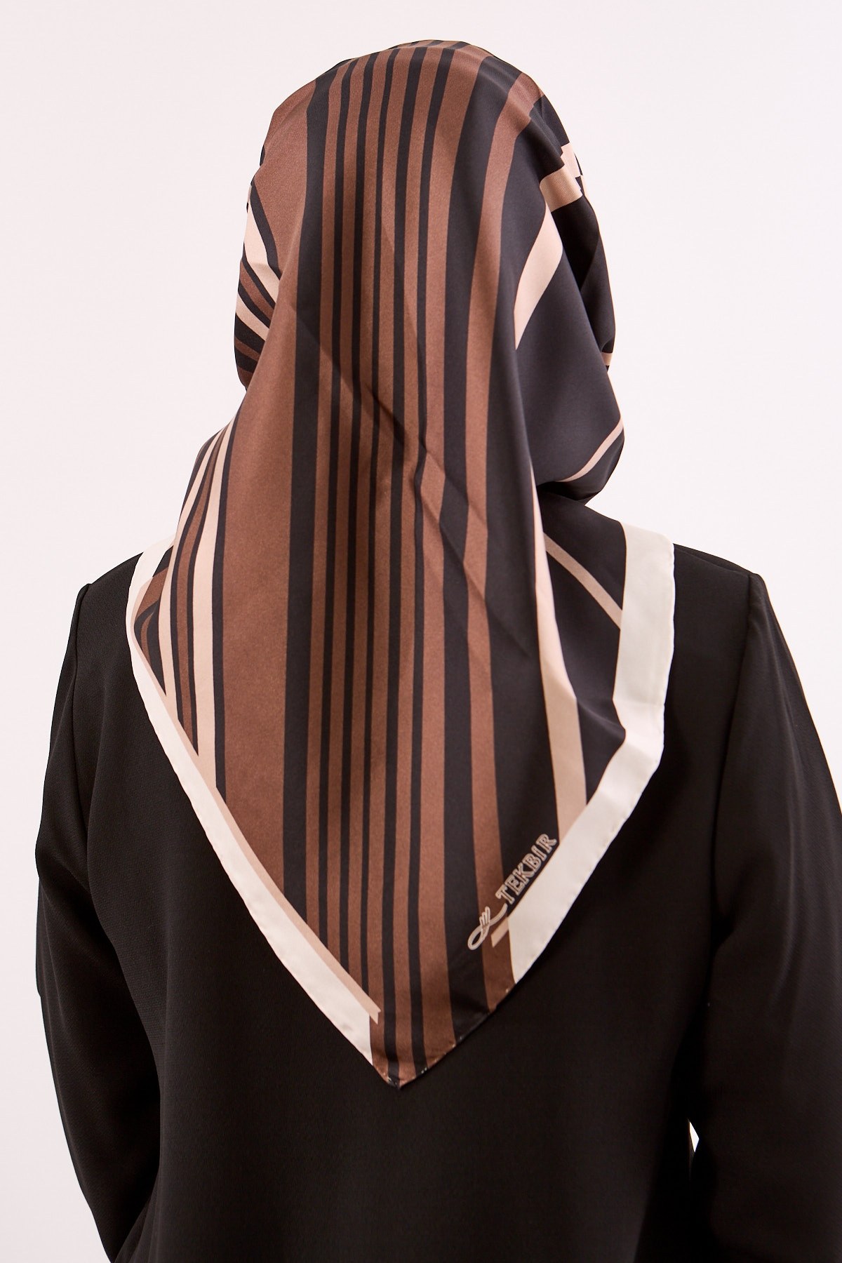 Dg13139 İpek Eşarp Twill Kumaş Çizgi Desen - Siyah Bej