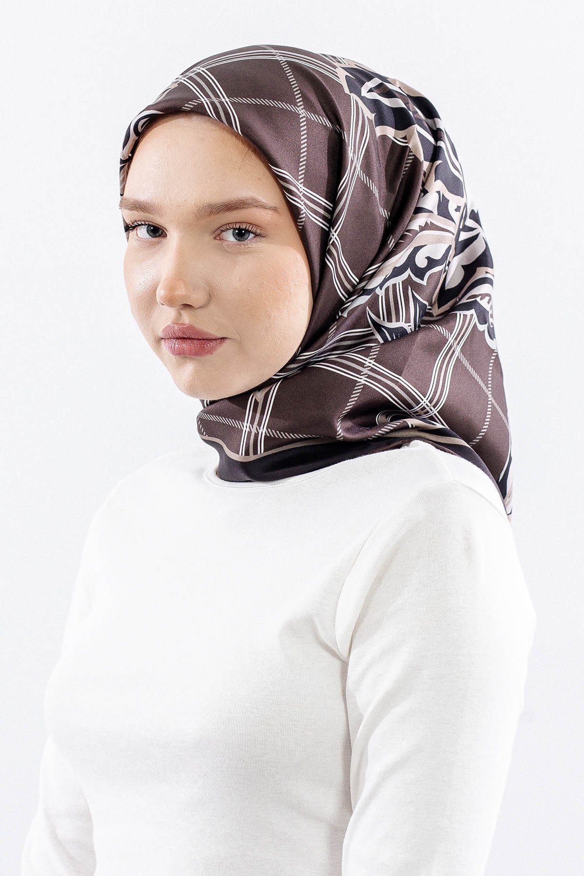 Dg14815 İpek Eşarp Kare Yaprak Twill Kumaş - K Kahve