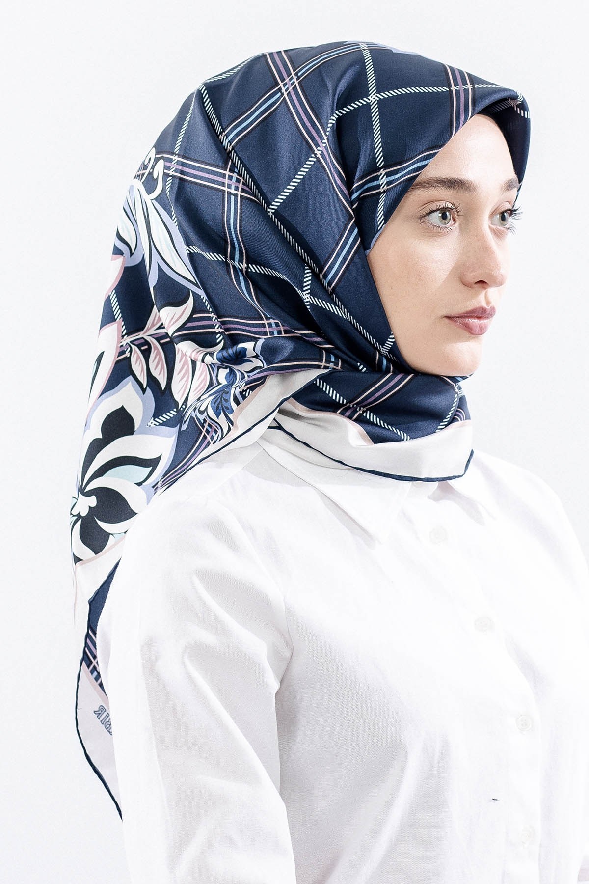 Dg14815 İpek Eşarp Kare Yaprak Twill Kumaş - Lacivert Taş