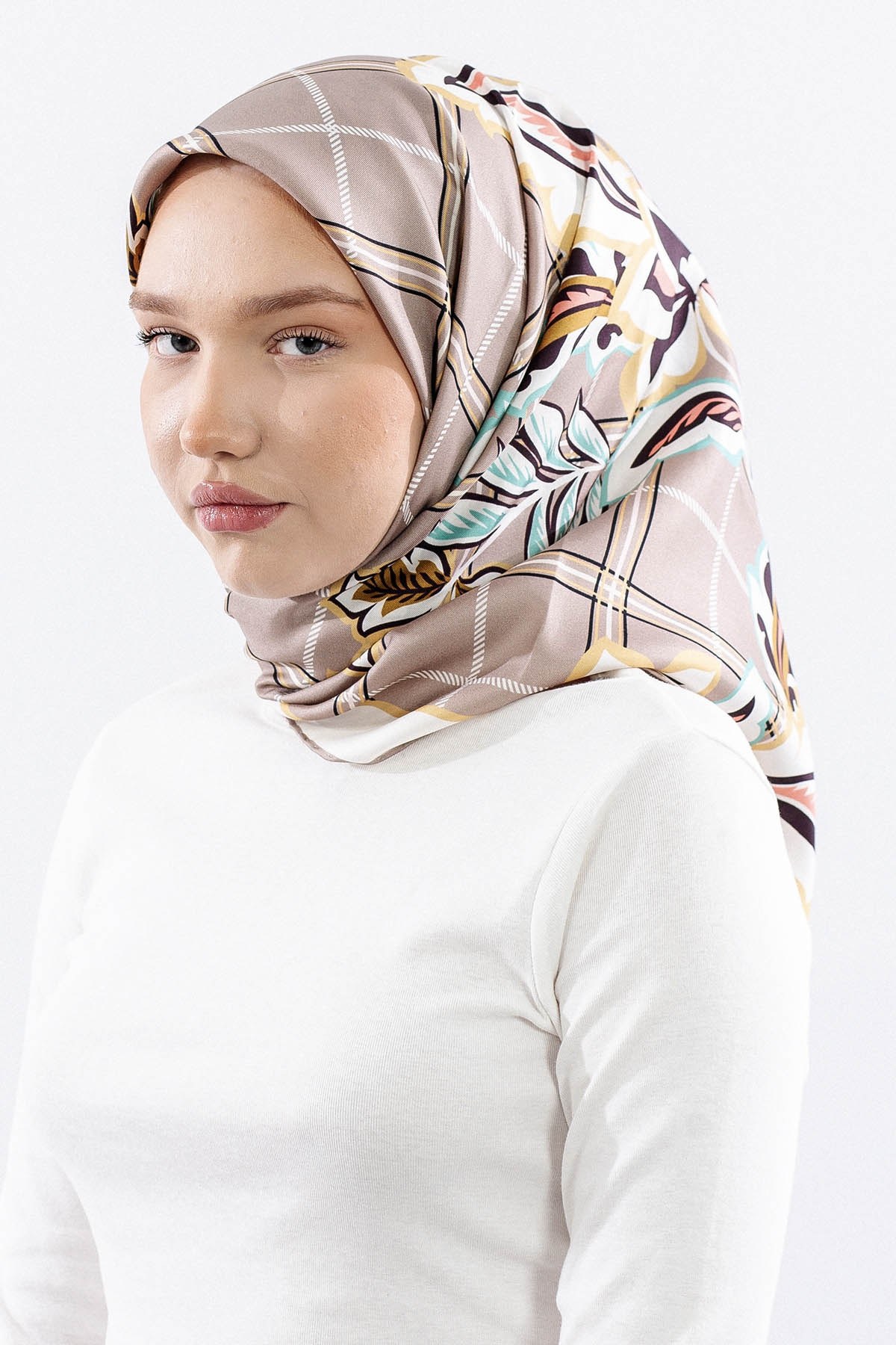 Dg14815 İpek Eşarp Kare Yaprak Twill Kumaş - S Kahve