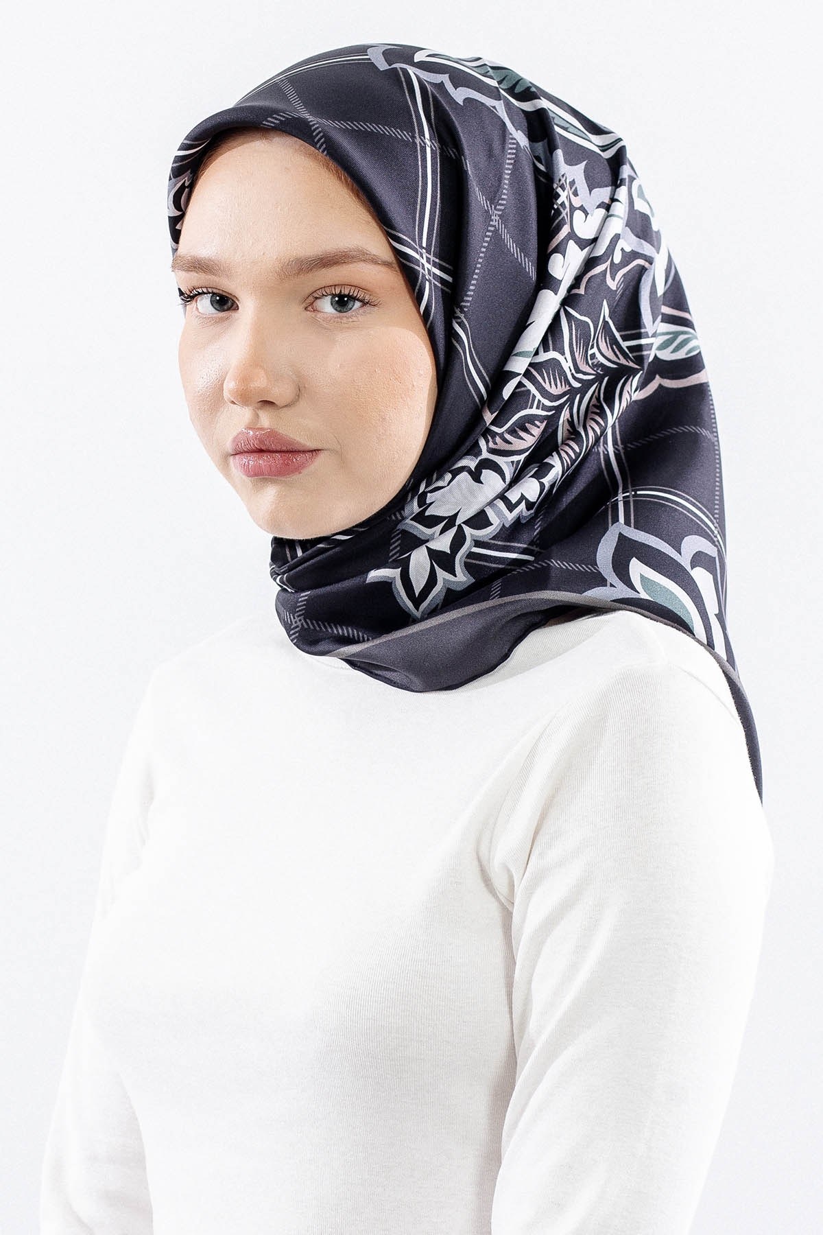 Dg14815 İpek Eşarp Kare Yaprak Twill Kumaş - Siyah