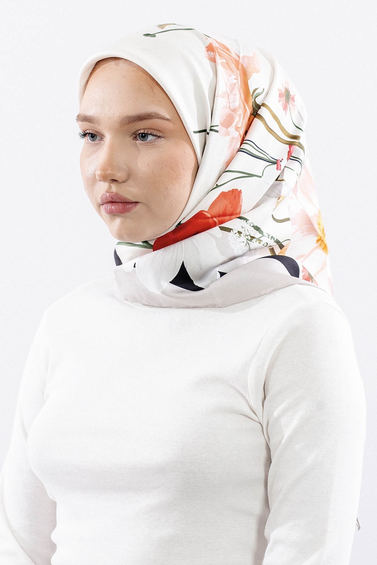 Dg14821 İpek Eşarp Nilufer Twill Kumaş - Siyah Ekru