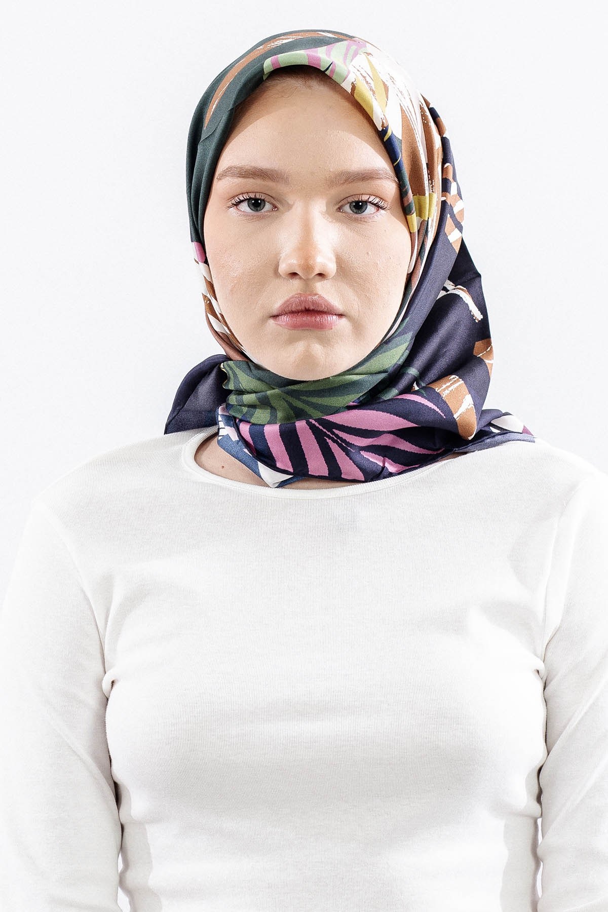 Dg14825 İpek Eşarp Palmiye Desen Twill Kumaş - Lacivert