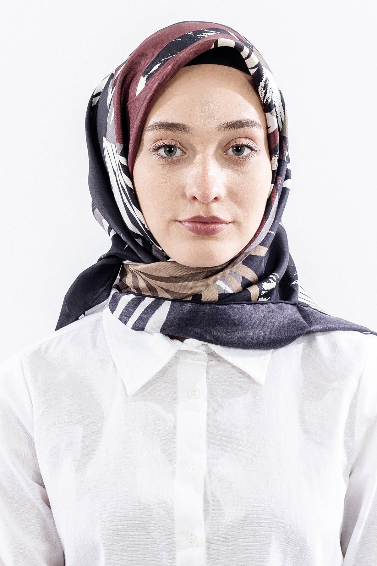 Dg14825 İpek Eşarp Palmiye Desen Twill Kumaş - Siyah