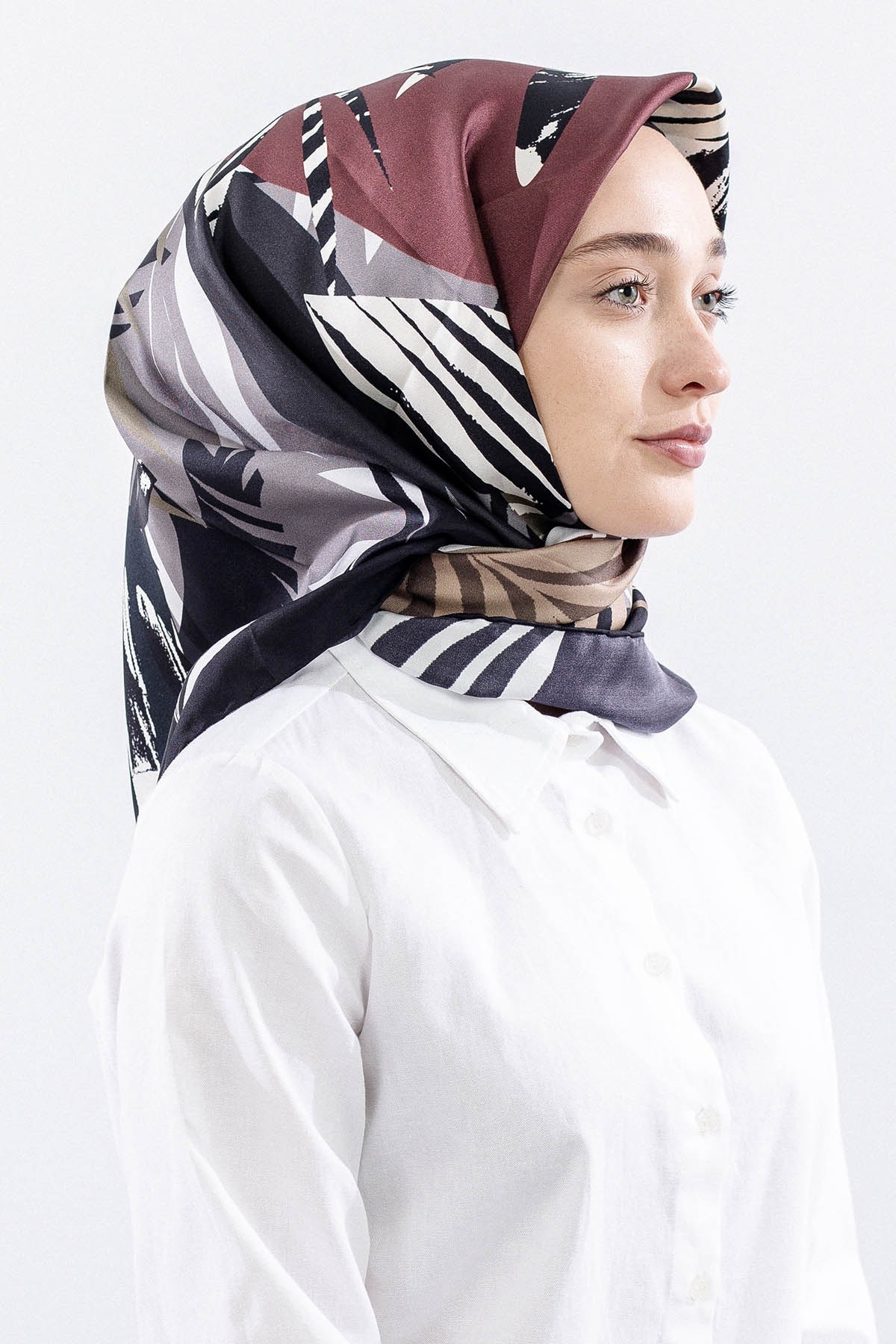Dg14825 İpek Eşarp Palmiye Desen Twill Kumaş - Siyah