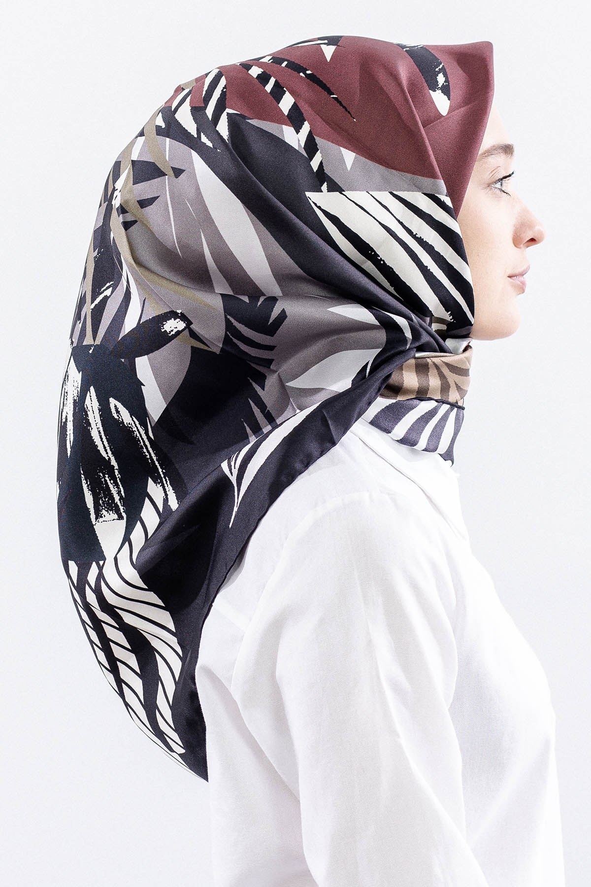 Dg14825 İpek Eşarp Palmiye Desen Twill Kumaş - Siyah