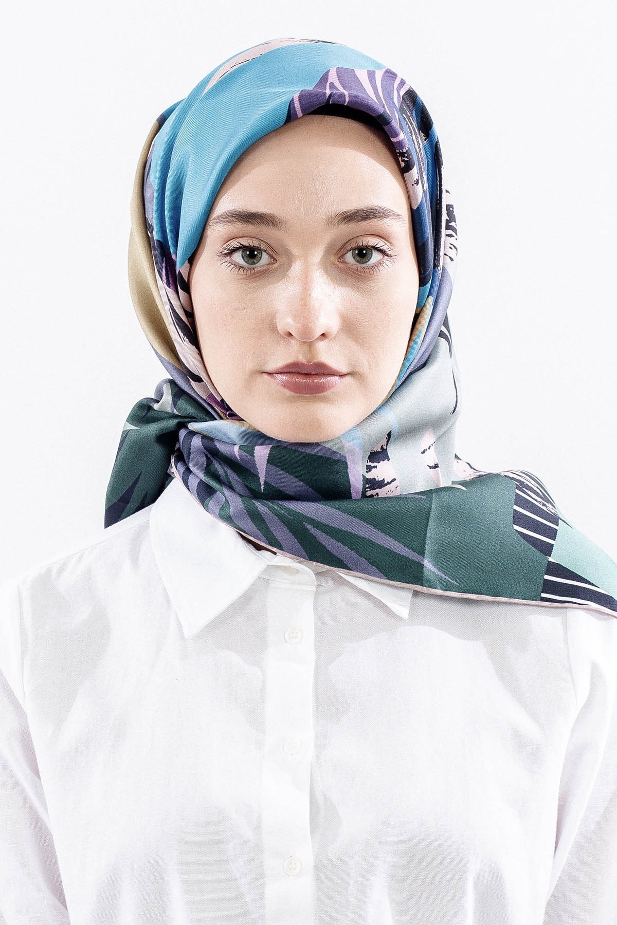 Dg14825 İpek Eşarp Palmiye Desen Twill Kumaş - Yeşil