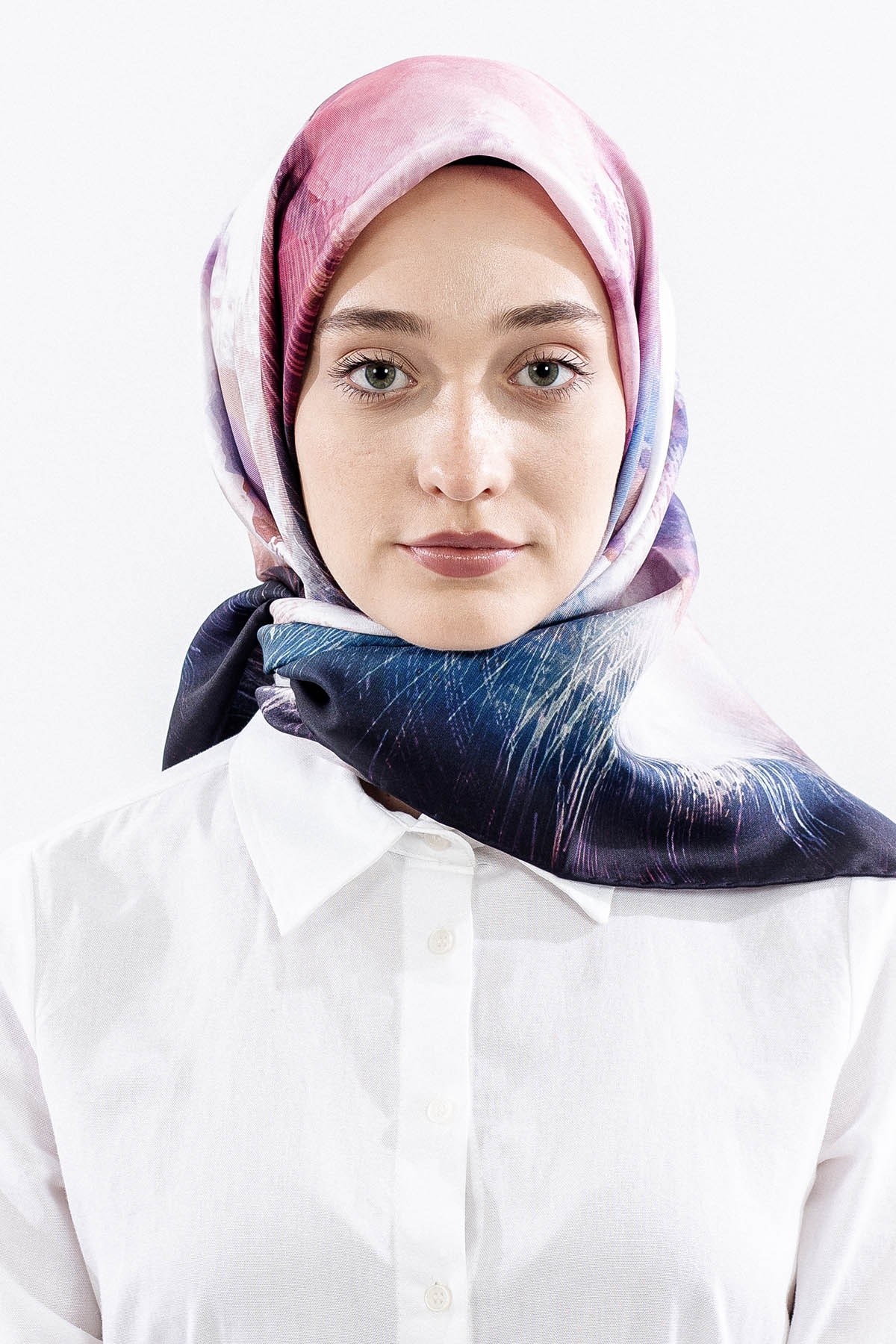 Dg14826 İpek Eşarp Flu Gül Twill Kumaş - Lacivert Pudra