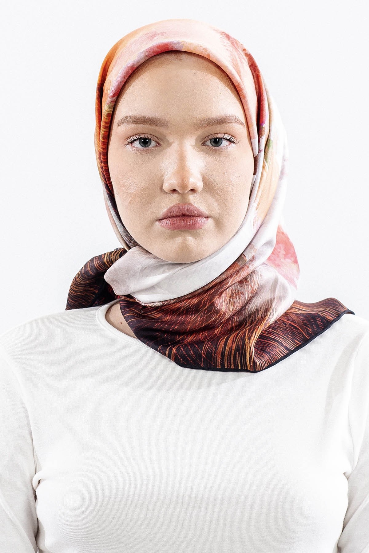 Dg14826 İpek Eşarp Flu Gül Twill Kumaş - Siyah Bordo