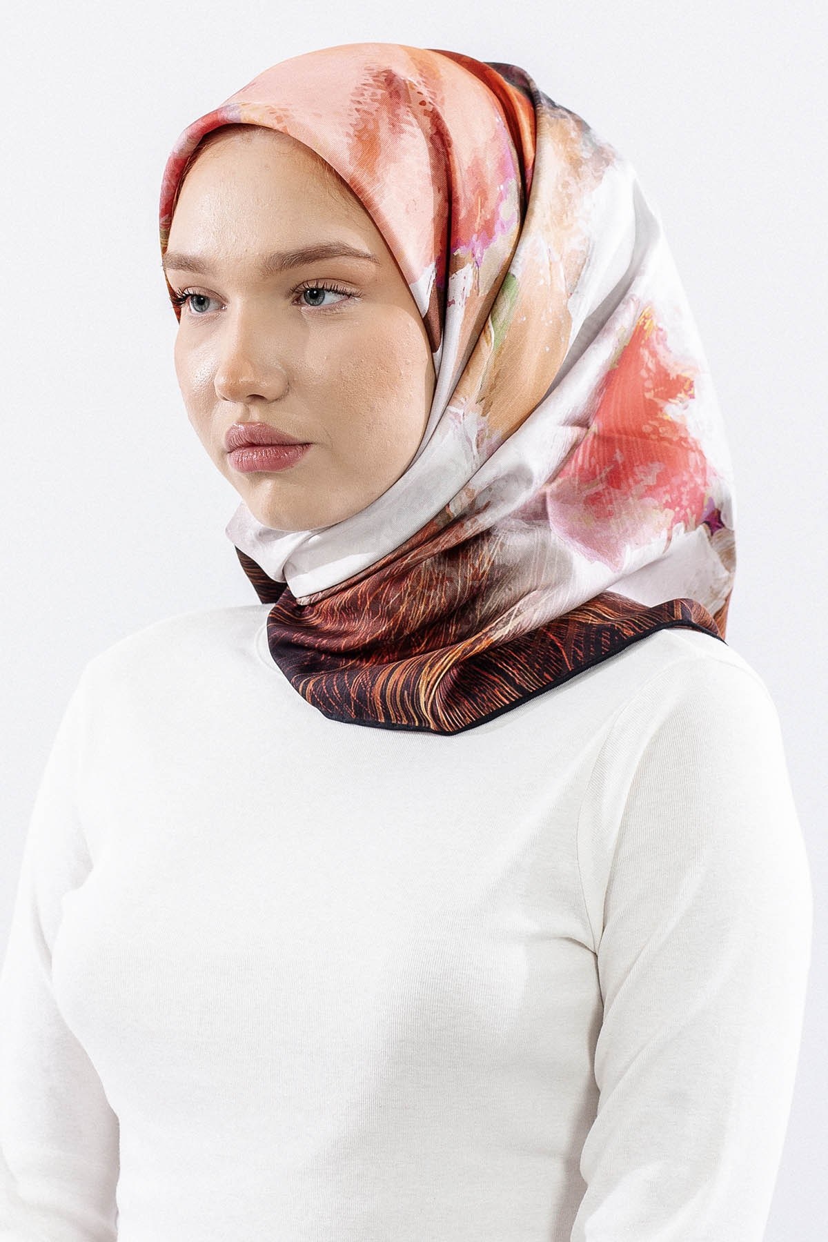 Dg14826 İpek Eşarp Flu Gül Twill Kumaş - Siyah Bordo
