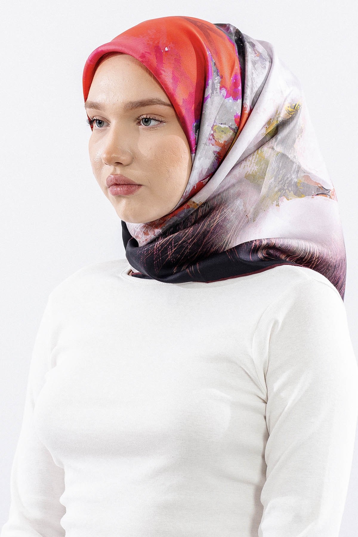 Dg14826 İpek Eşarp Flu Gül Twill Kumaş - Siyah Kırmızı