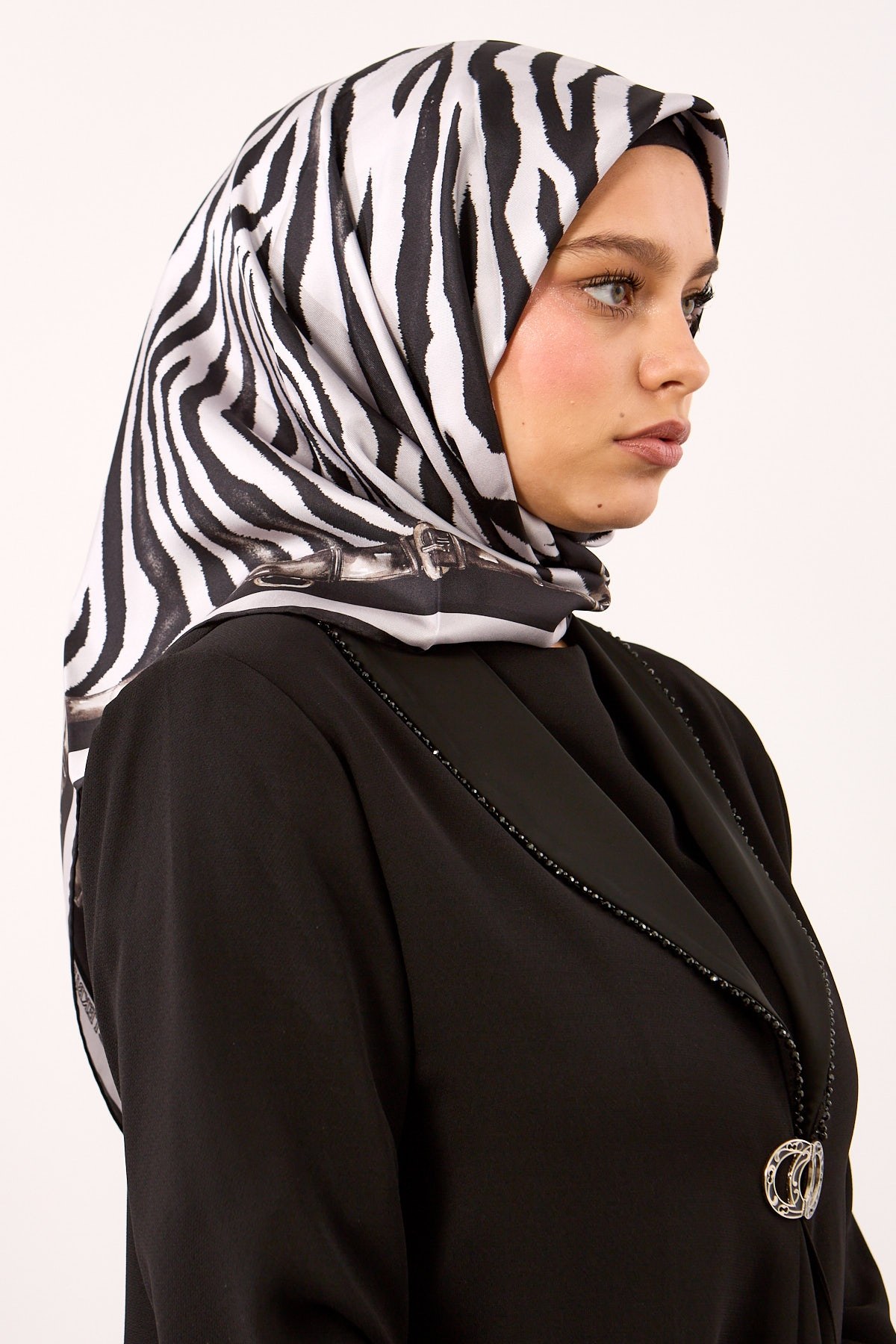 Dg14827 İpek Eşarp Twill Kumaş Zincir Zebra Desen - Siyah Gri
